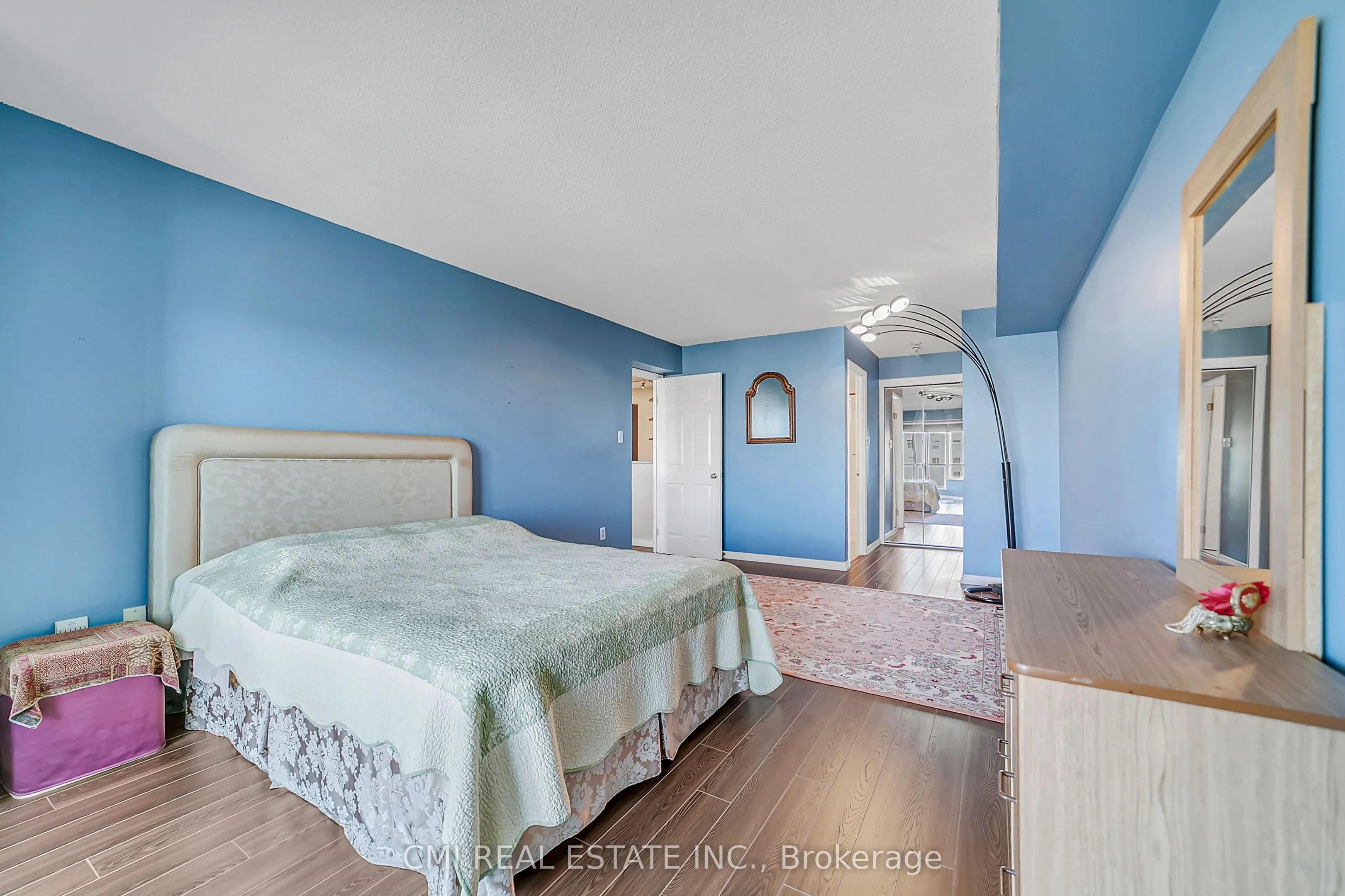 309 Major Mackenzie Drive E, #805