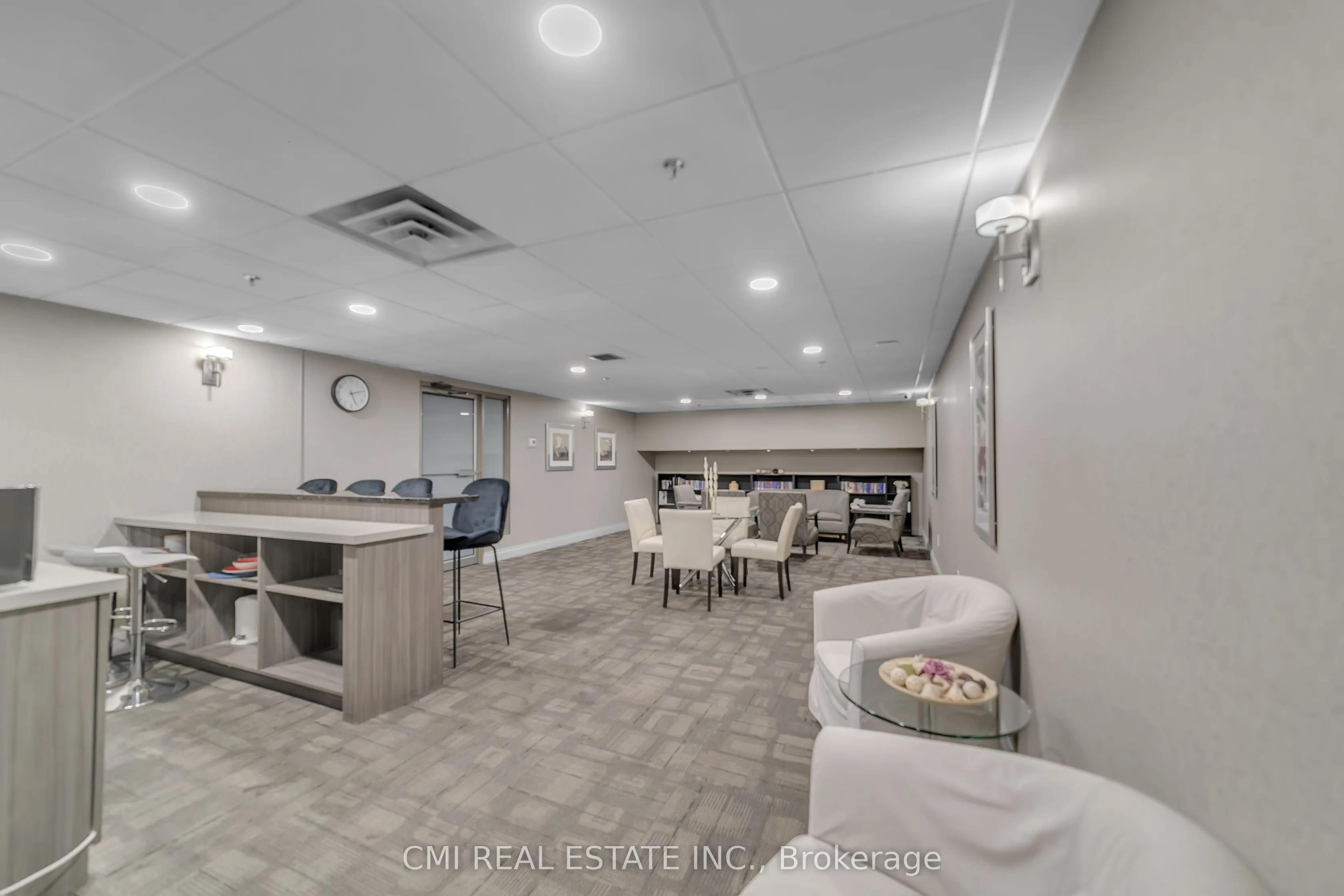 309 Major Mackenzie Drive E, #805