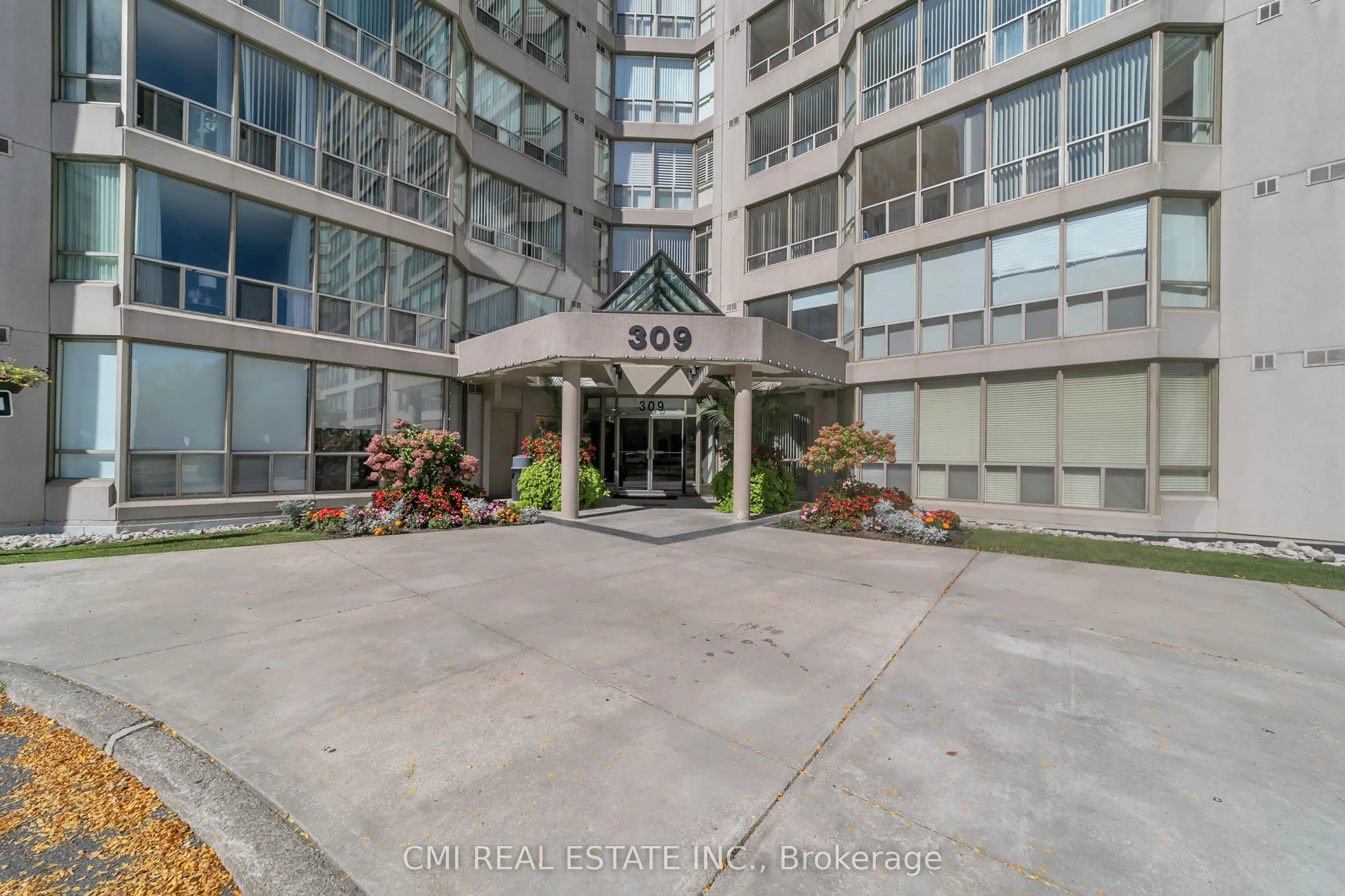 309 Major Mackenzie Drive E, #805