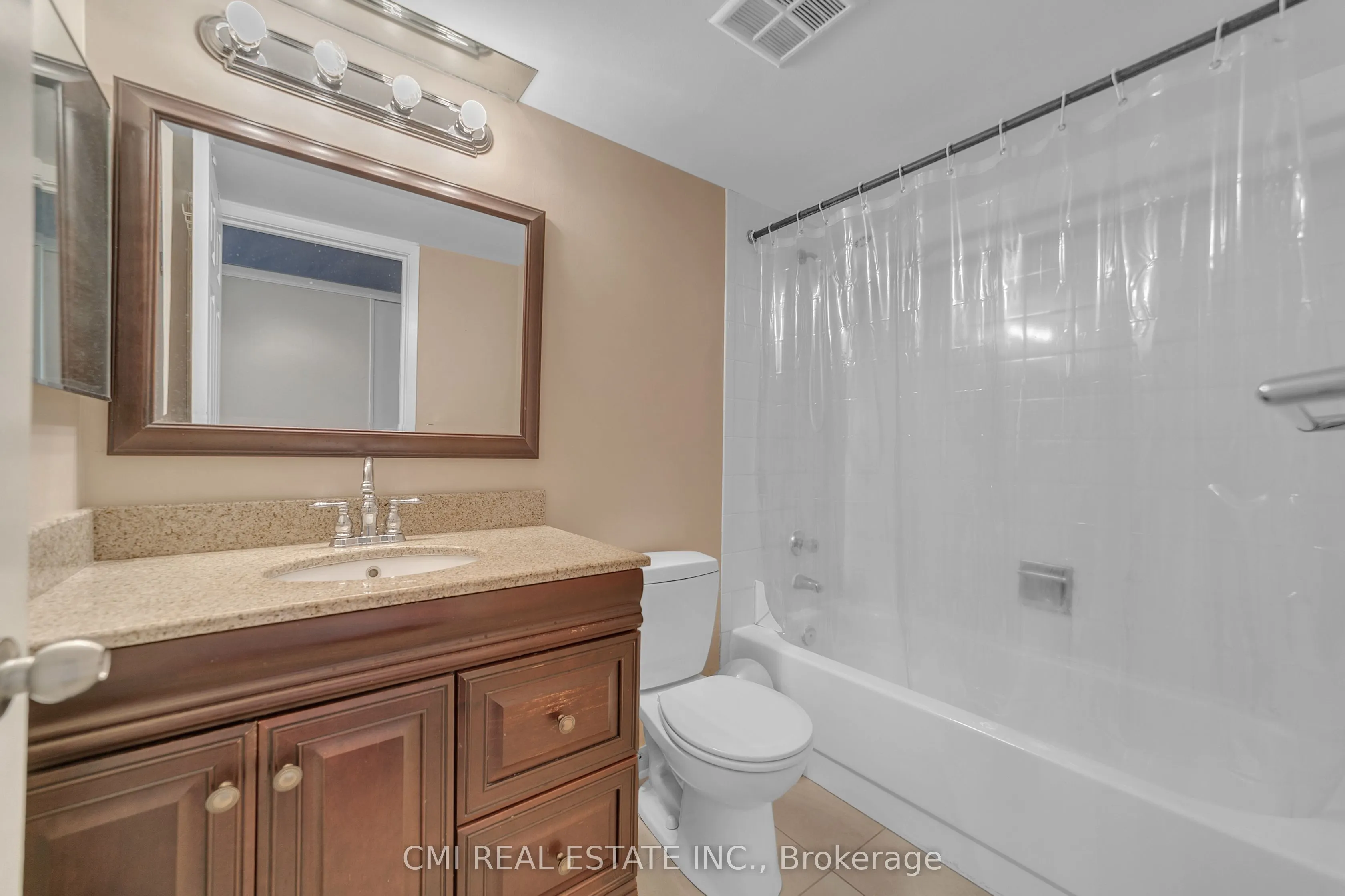 309 Major Mackenzie Drive E, #805