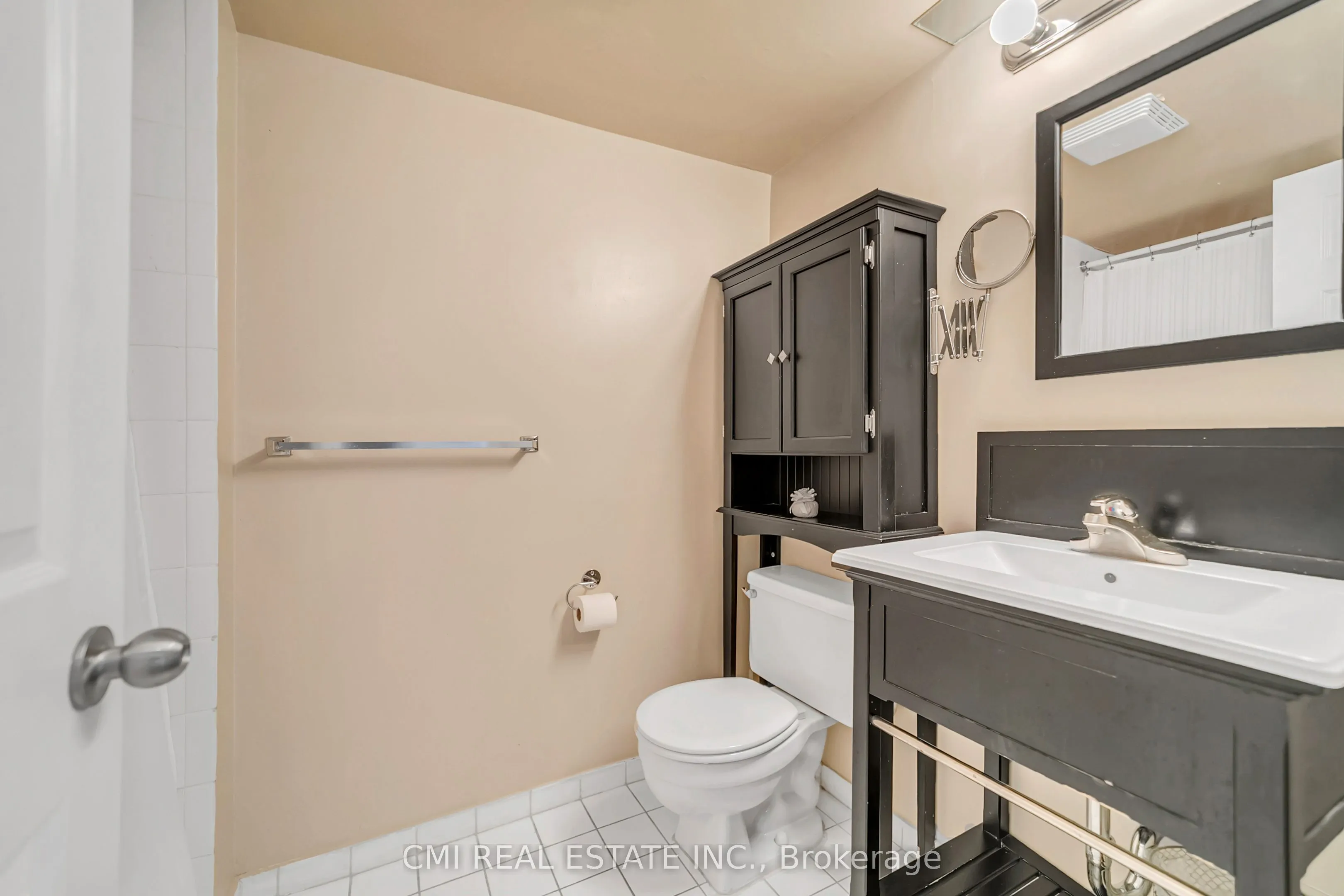 309 Major Mackenzie Drive E, #805