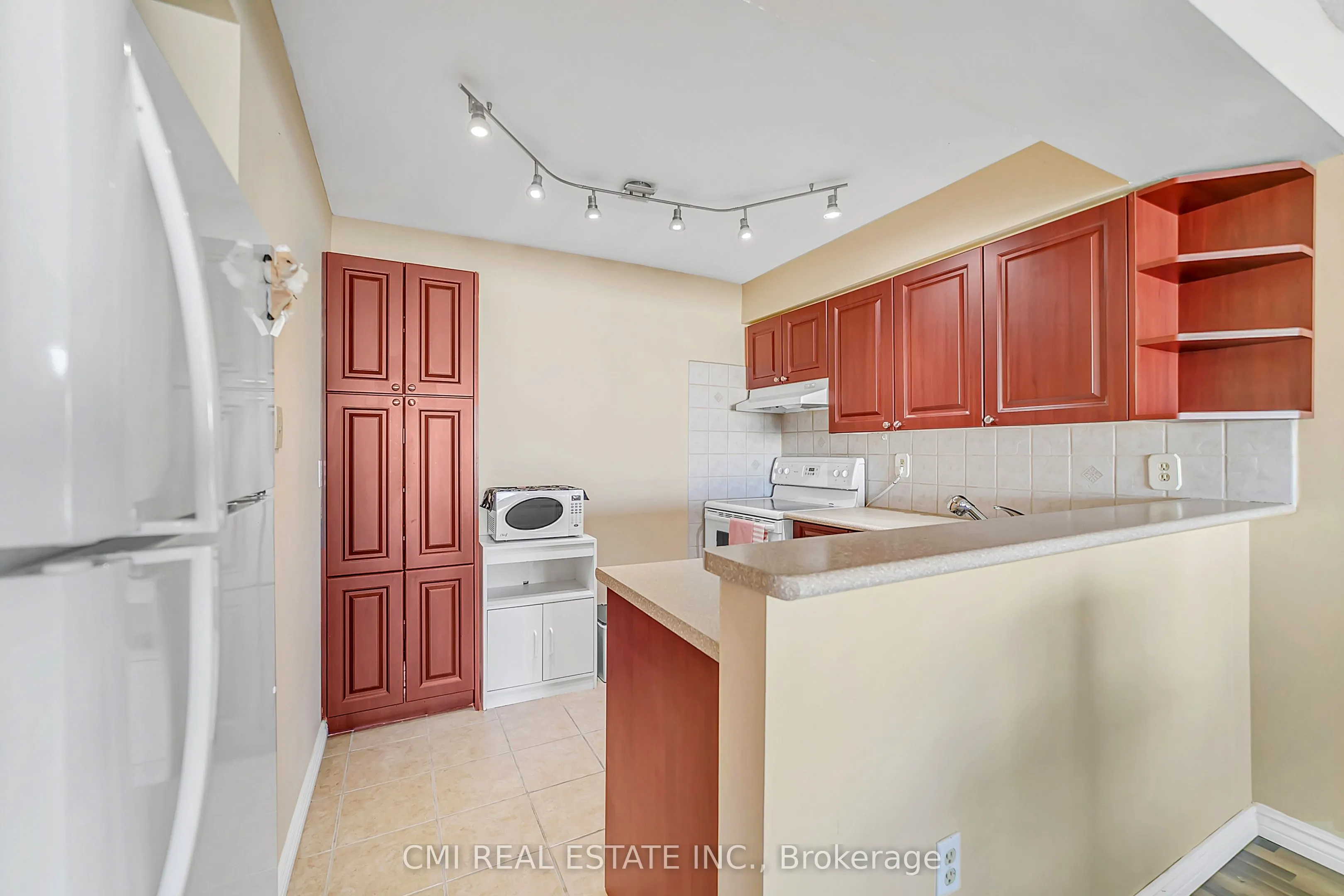 309 Major Mackenzie Drive E, #805