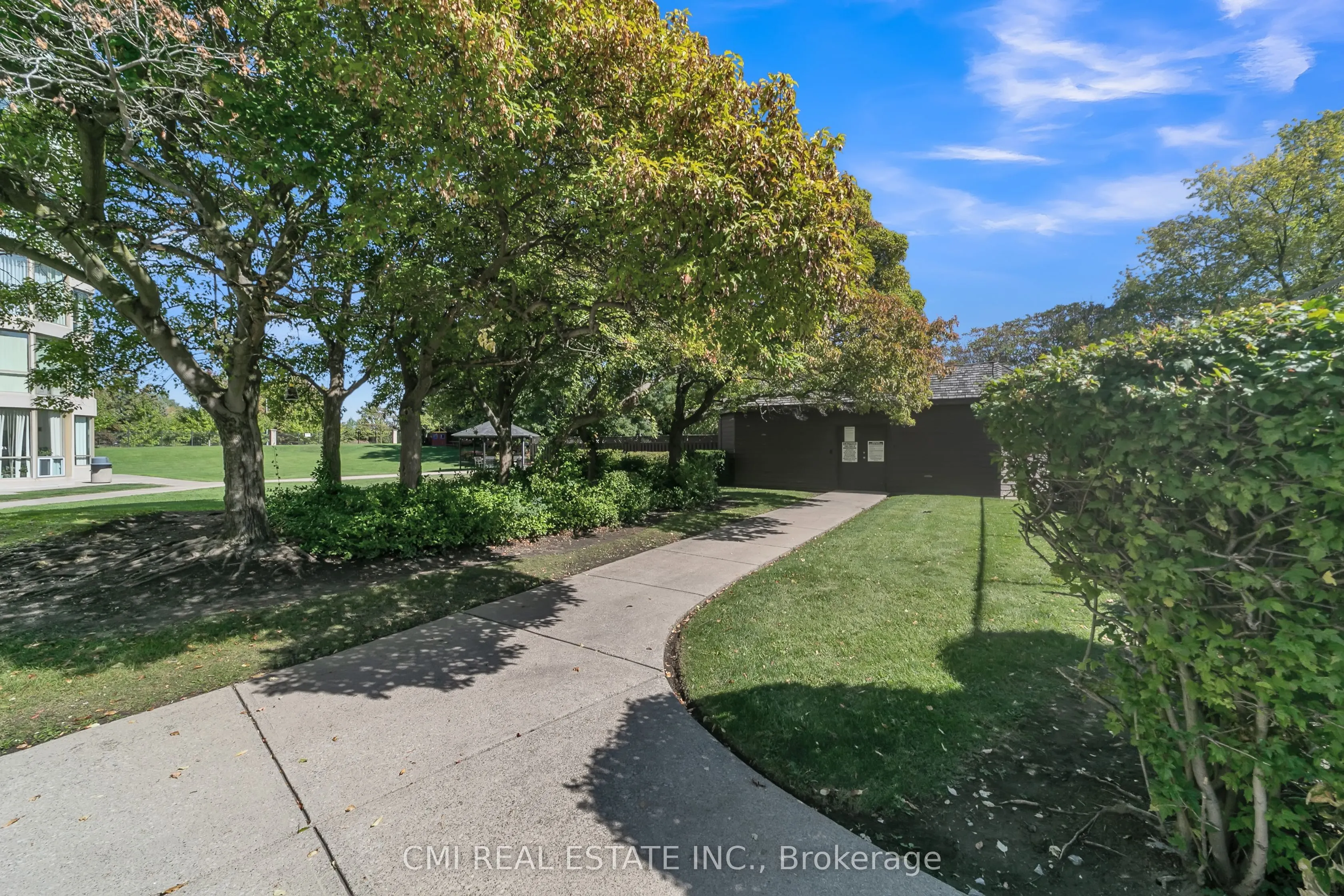 309 Major Mackenzie Drive E, #805