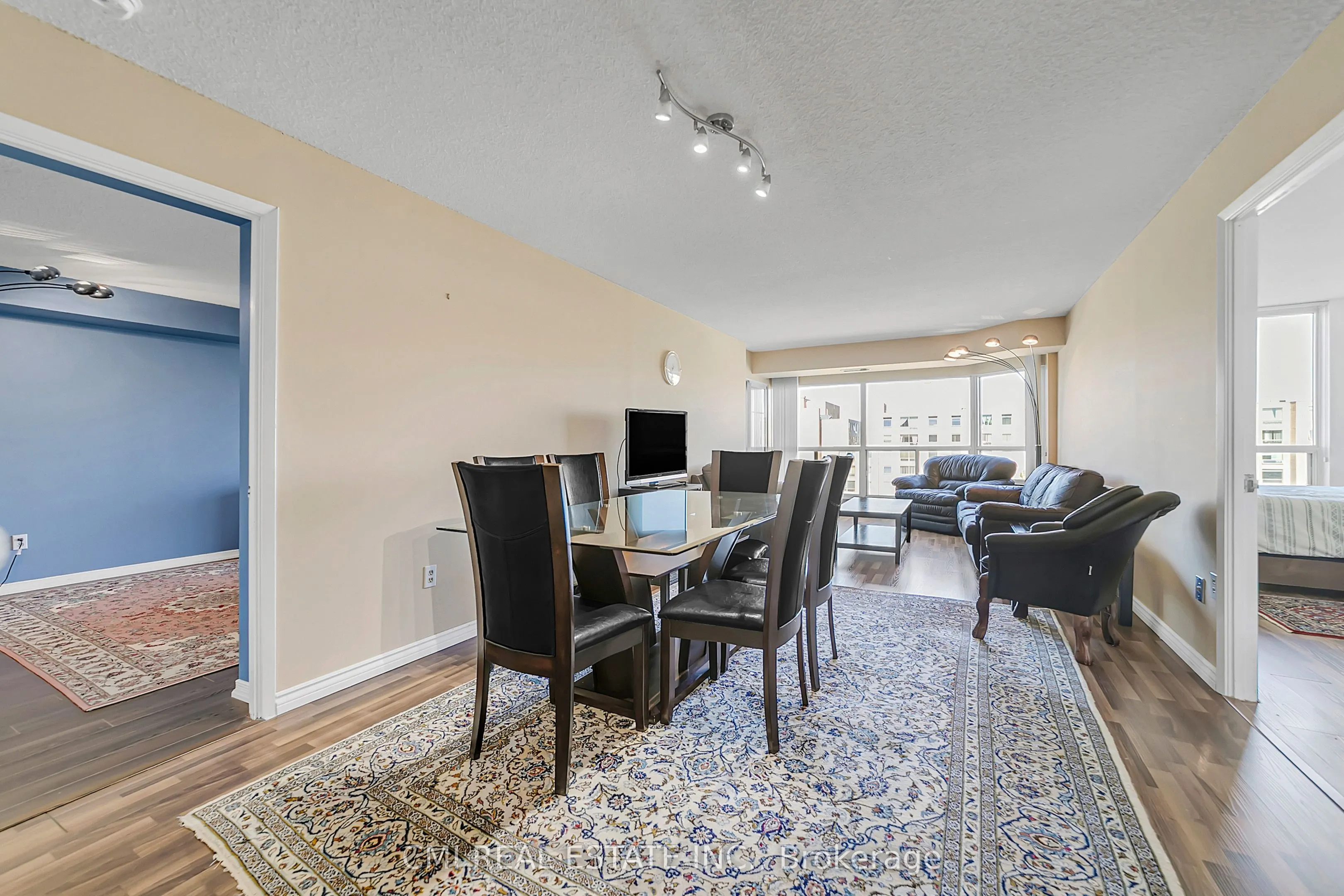 309 Major Mackenzie Drive E, #805