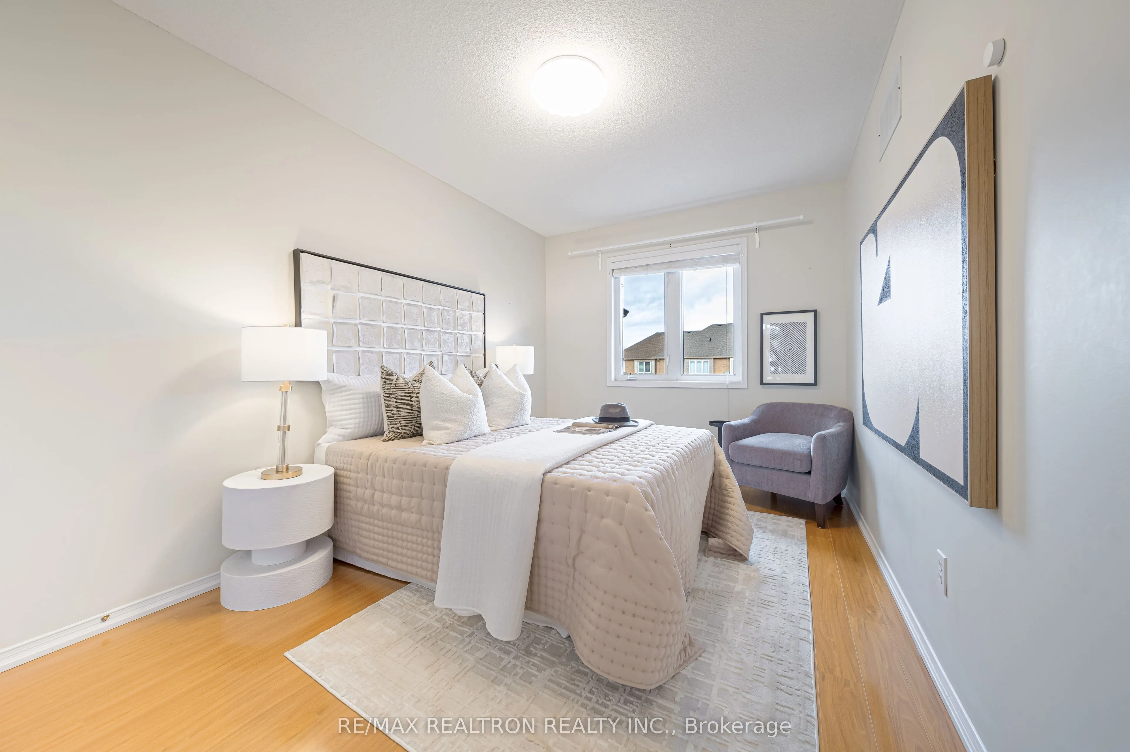 195 Equator Crescent