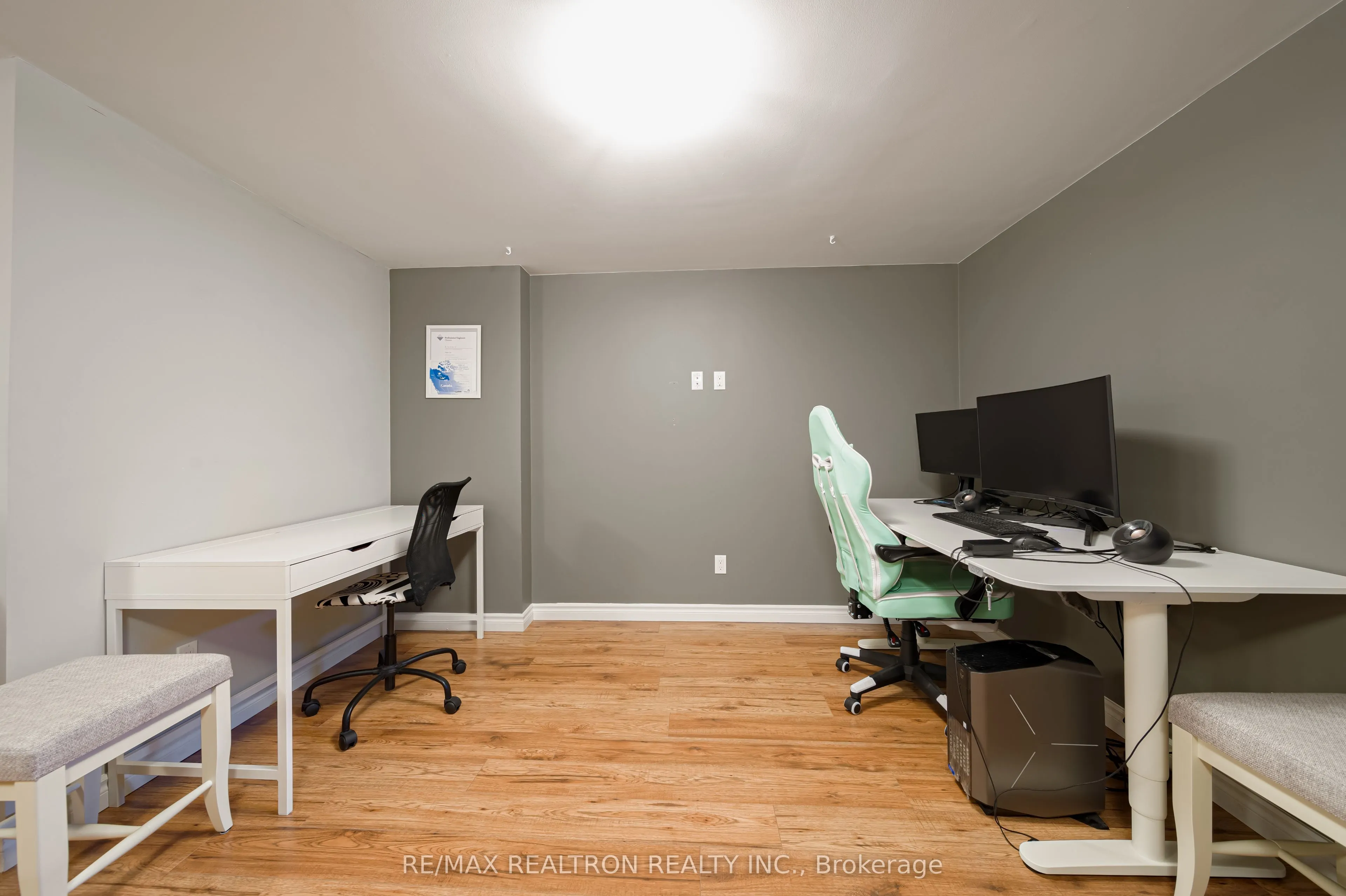 195 Equator Crescent