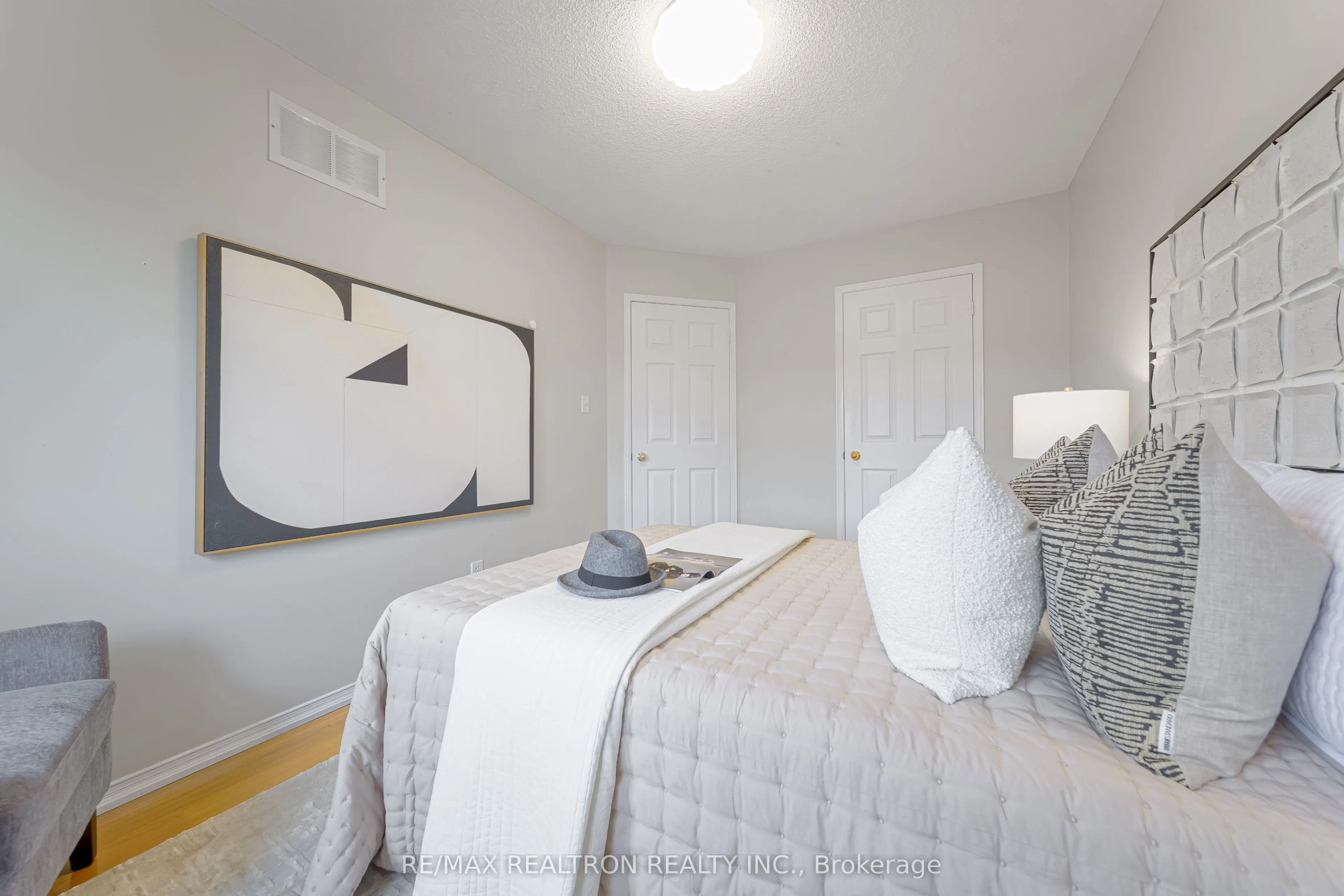 195 Equator Crescent