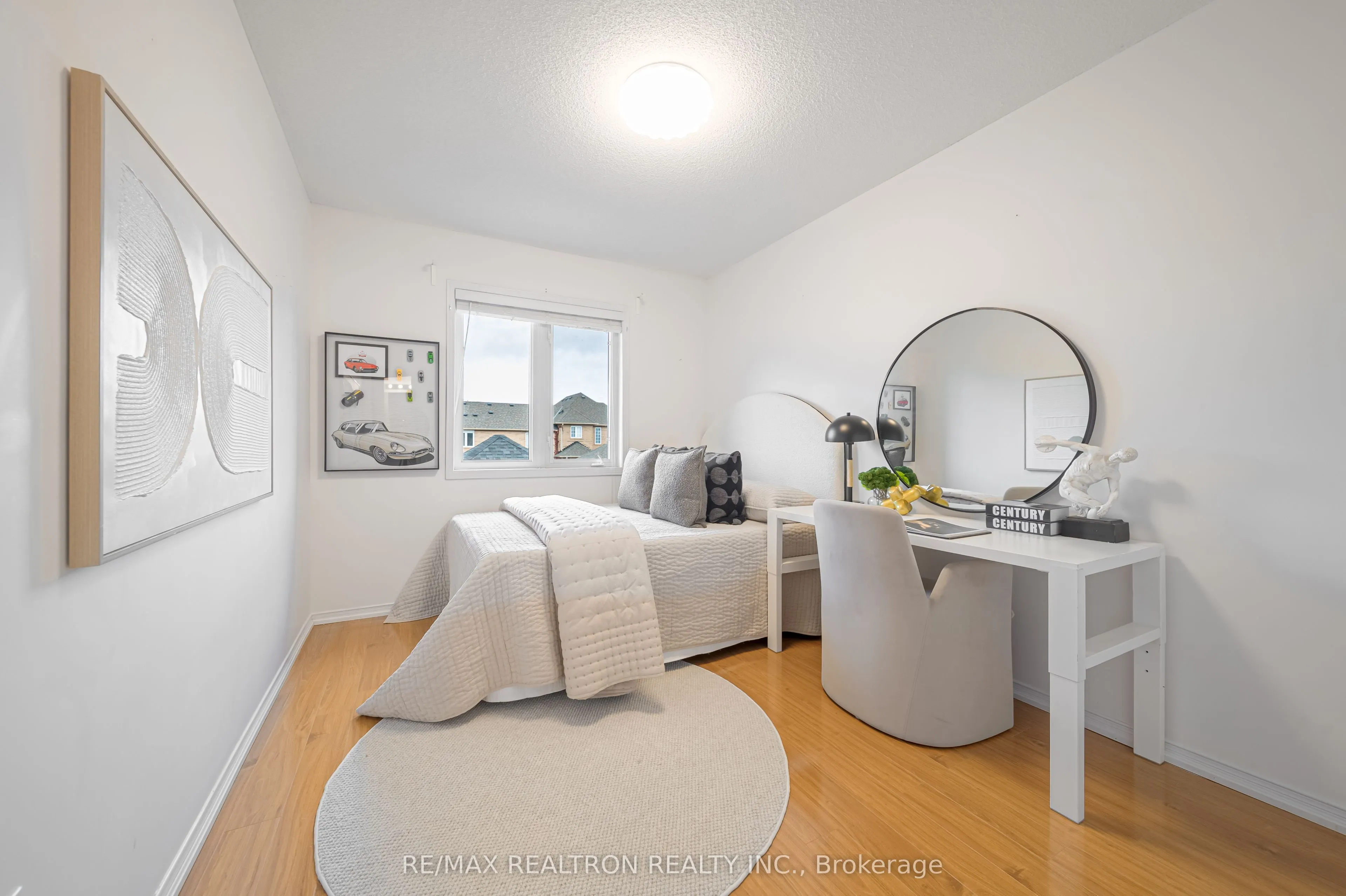 195 Equator Crescent