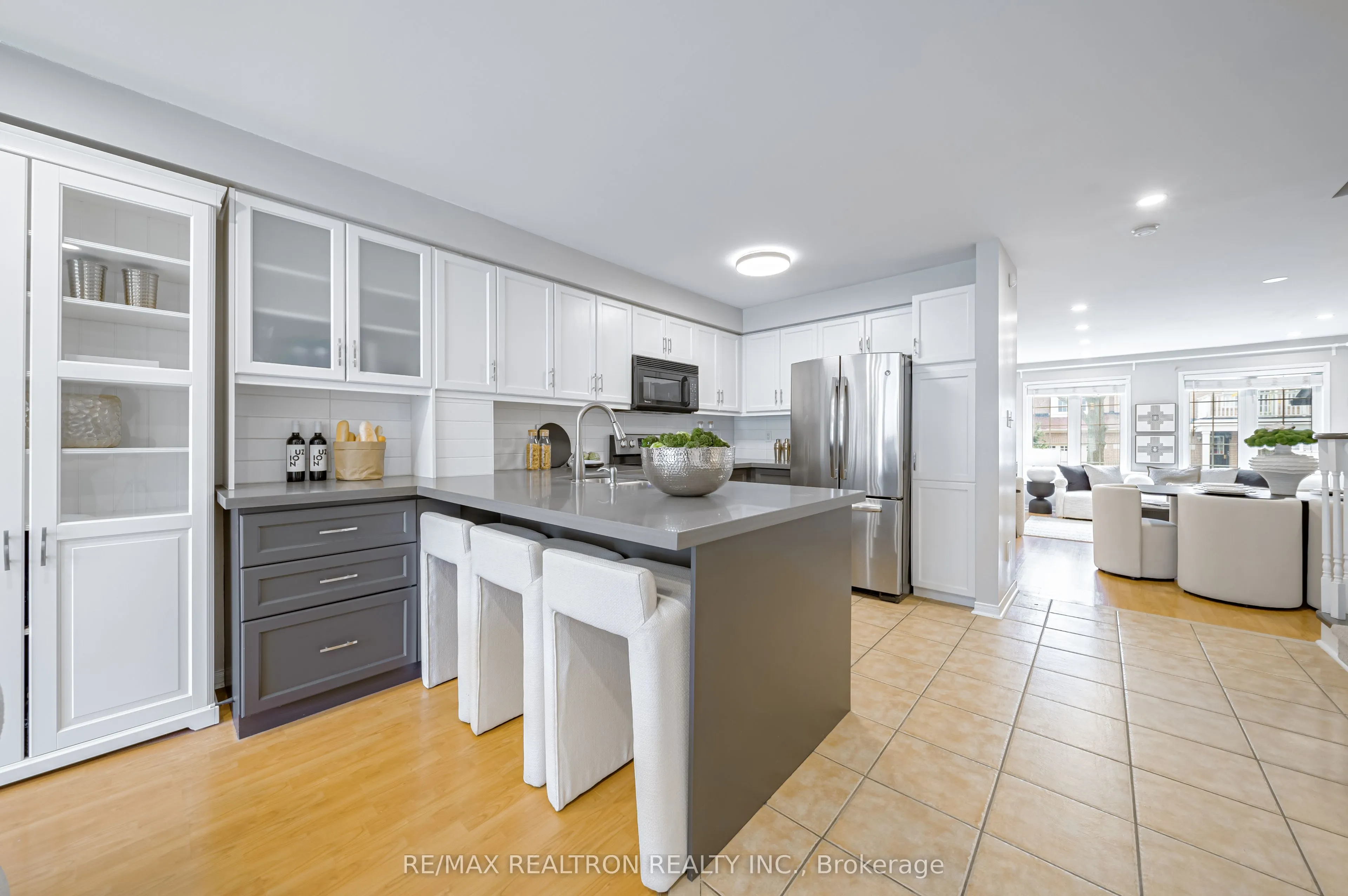 195 Equator Crescent