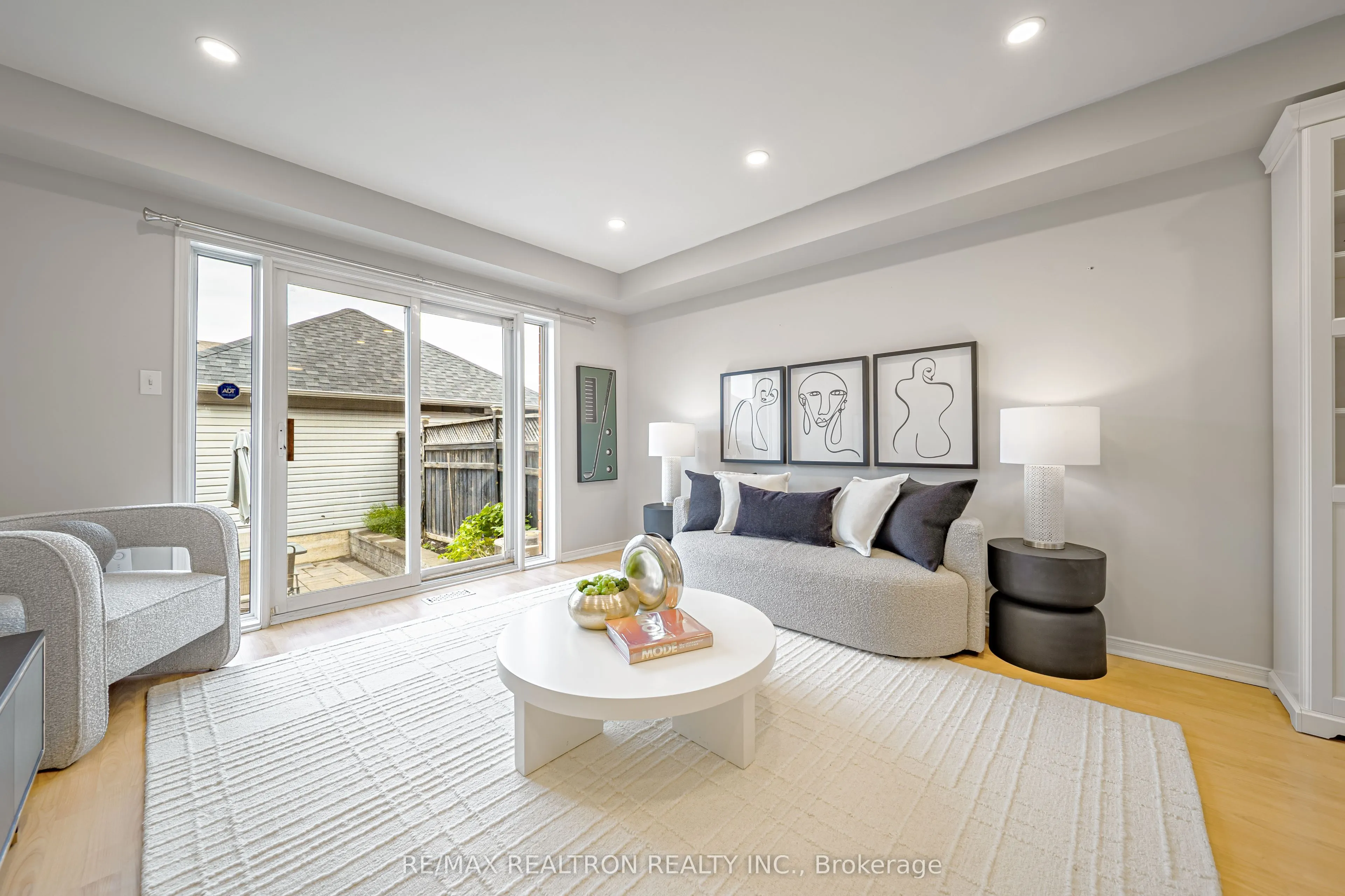 195 Equator Crescent