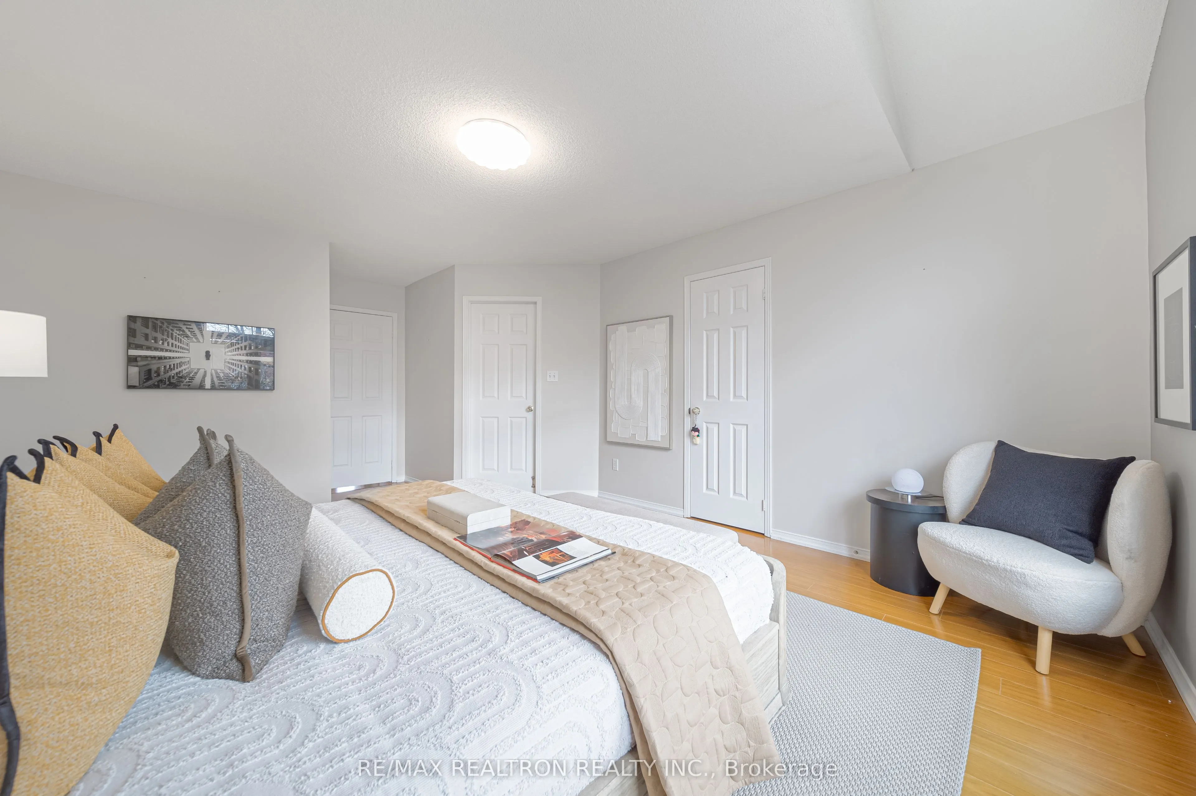 195 Equator Crescent