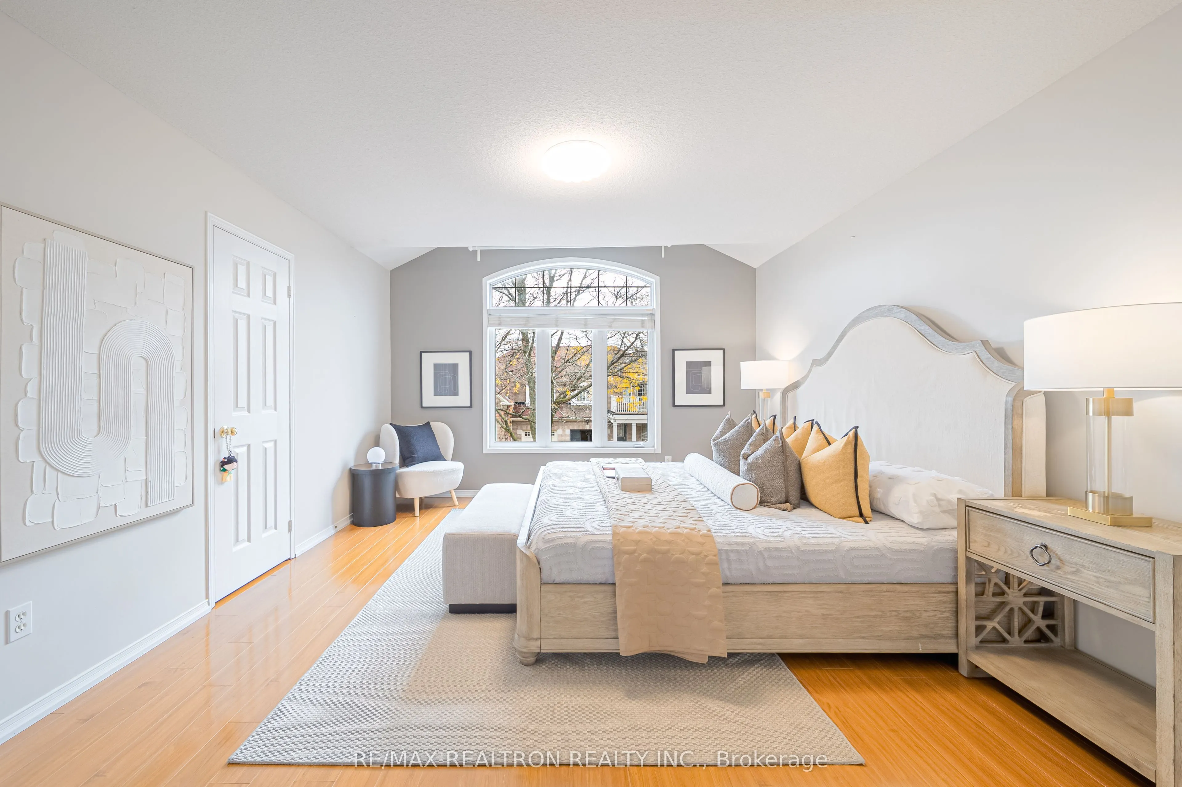 195 Equator Crescent