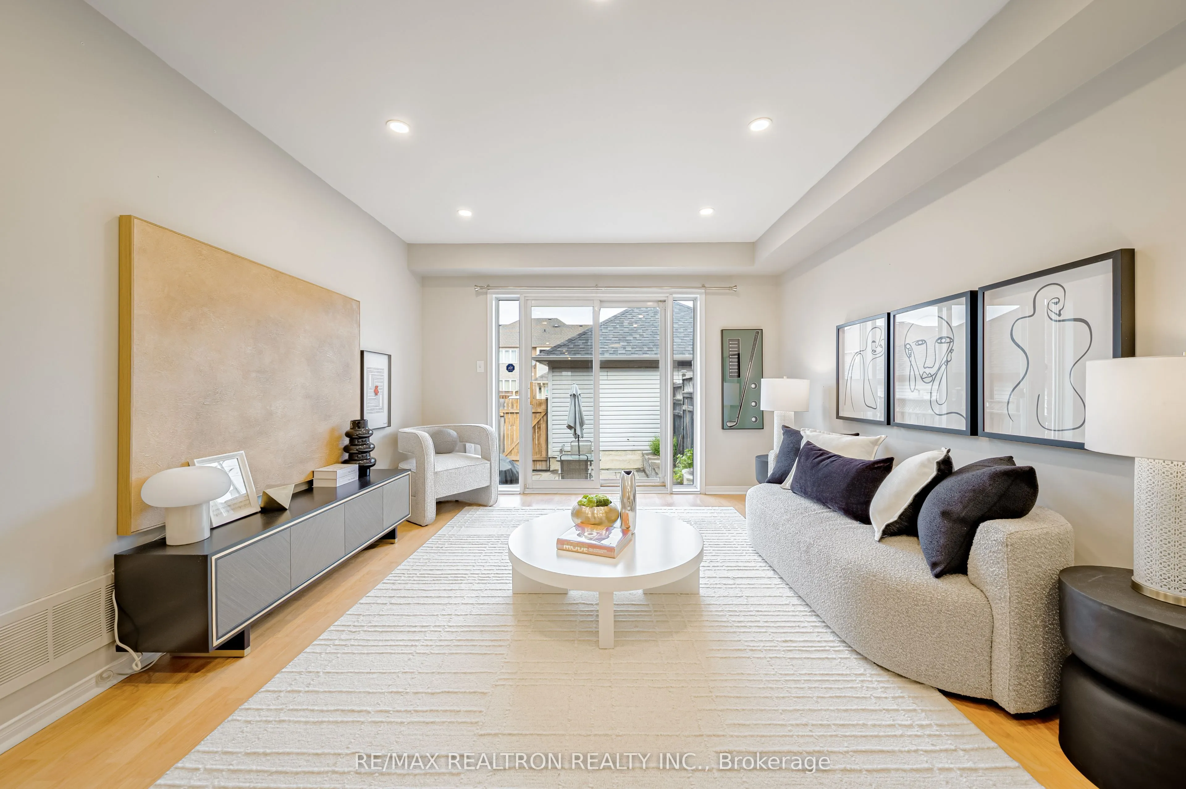 195 Equator Crescent