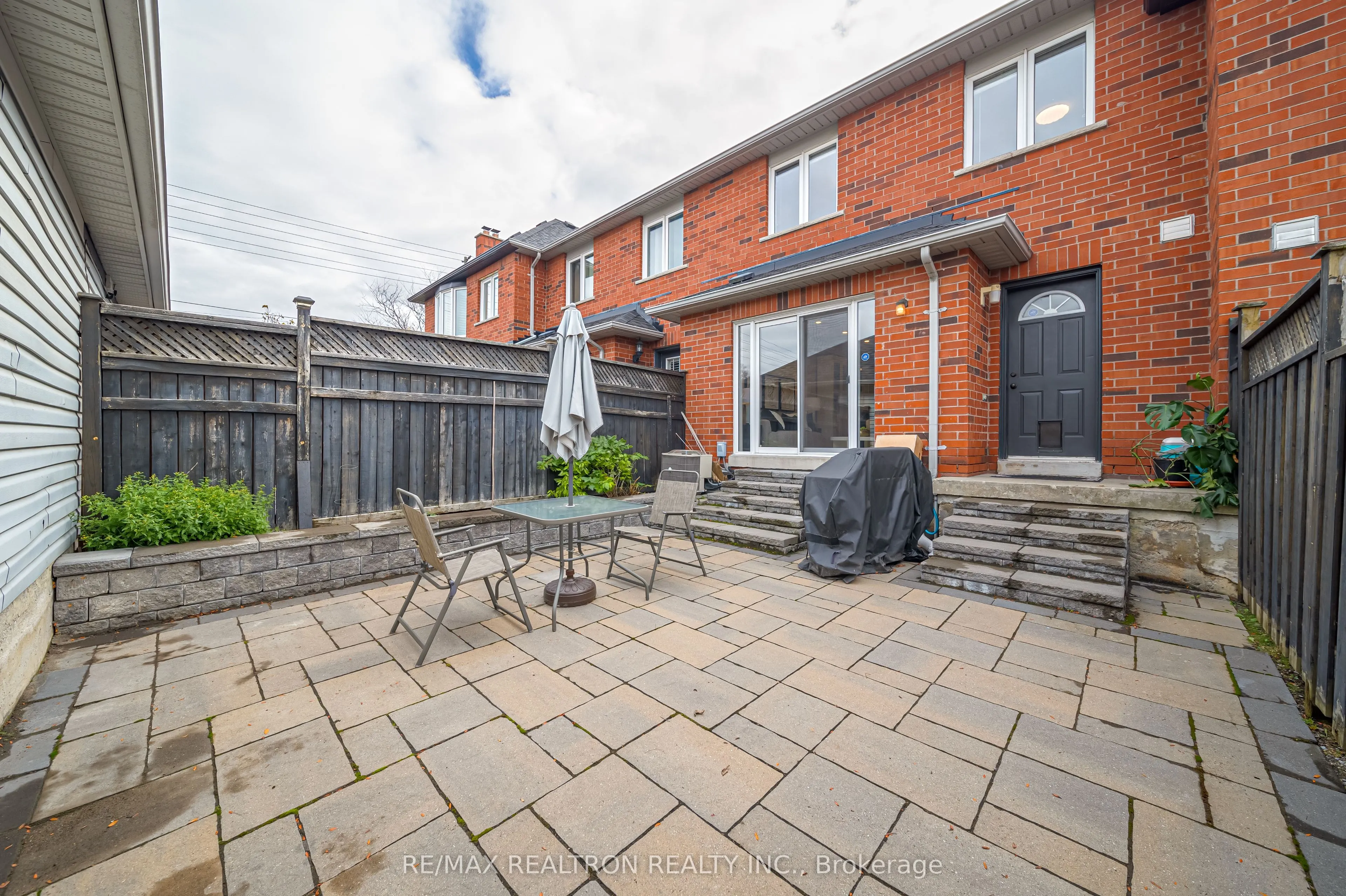 195 Equator Crescent