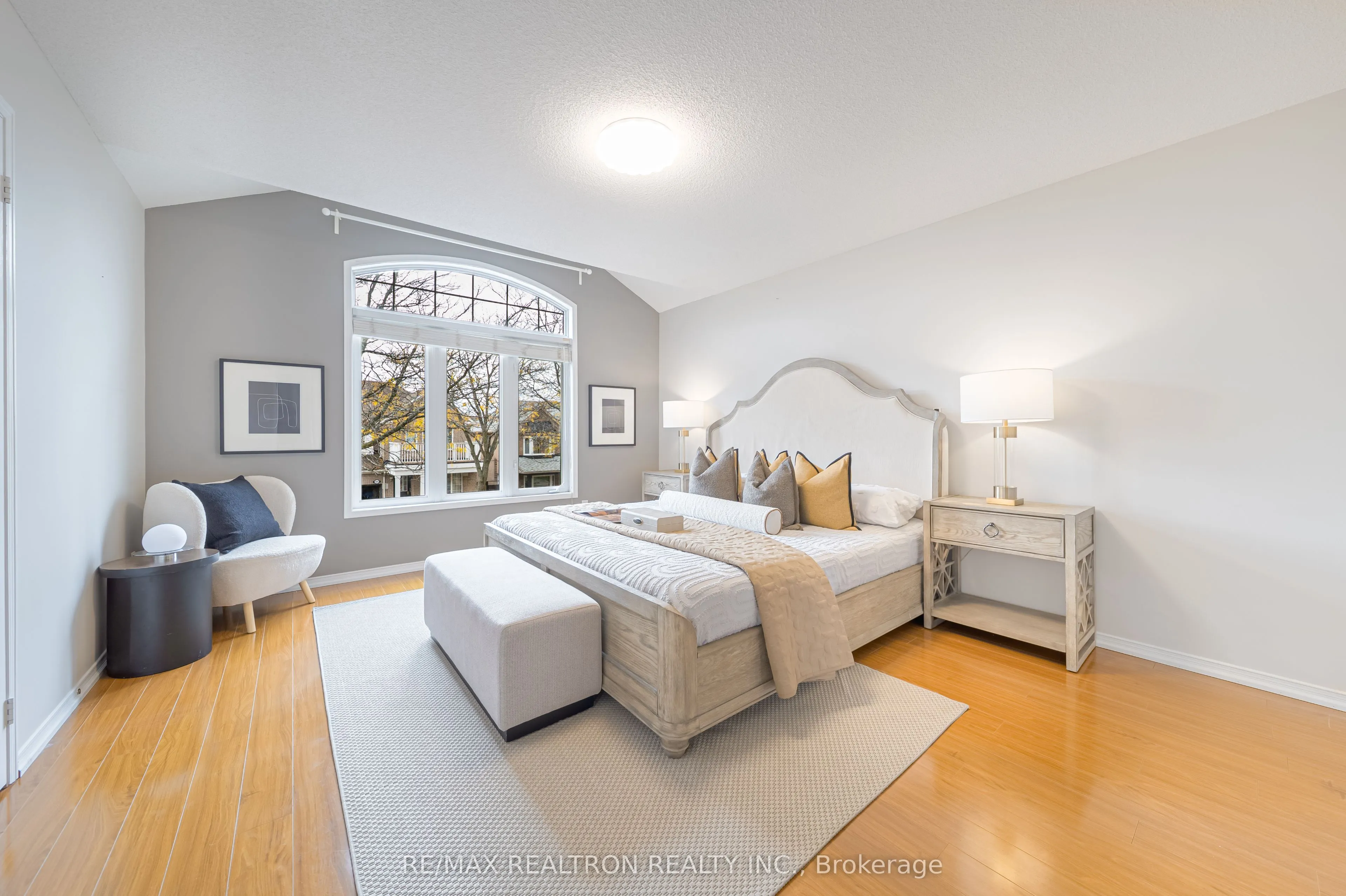 195 Equator Crescent