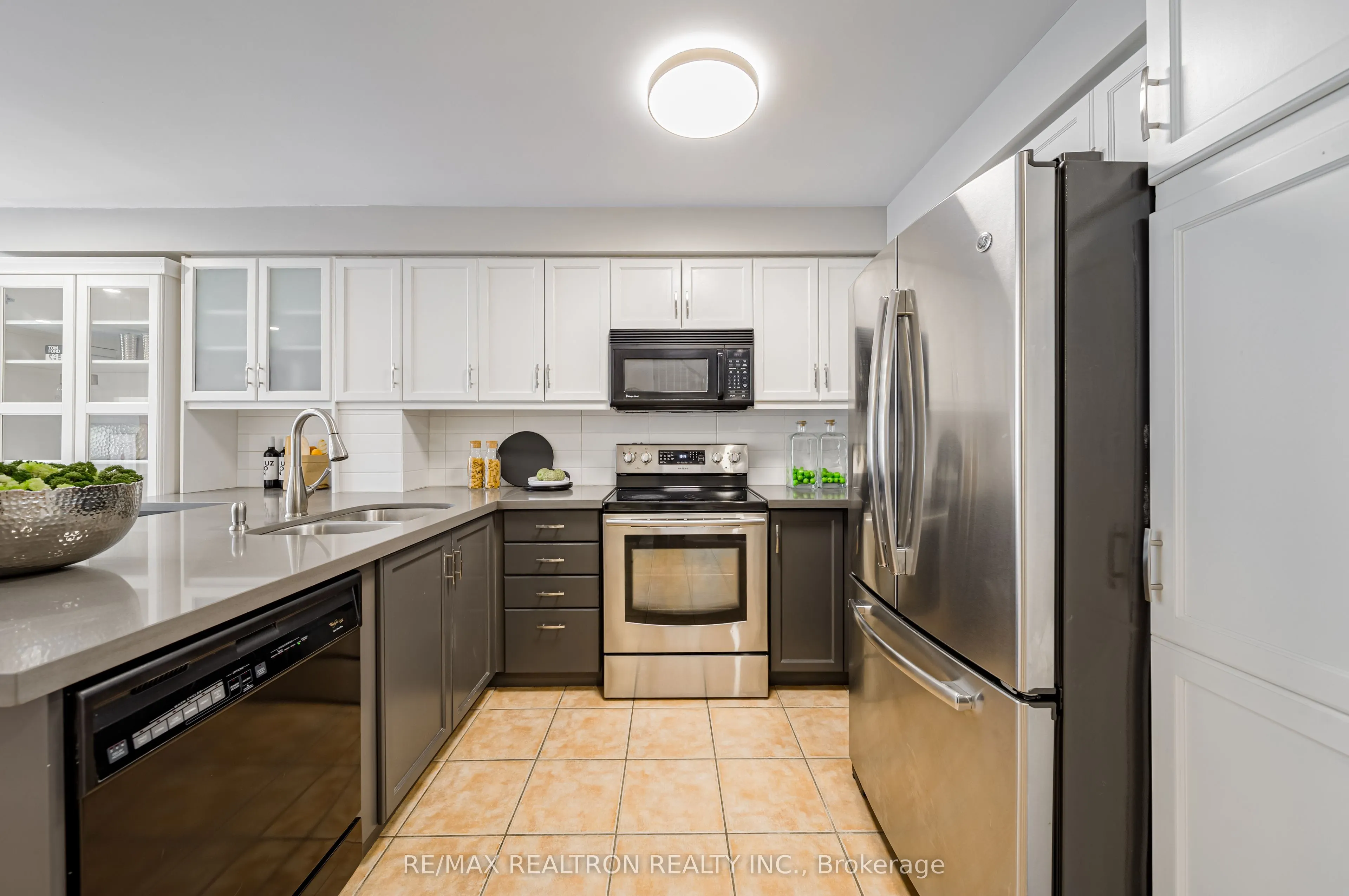 195 Equator Crescent