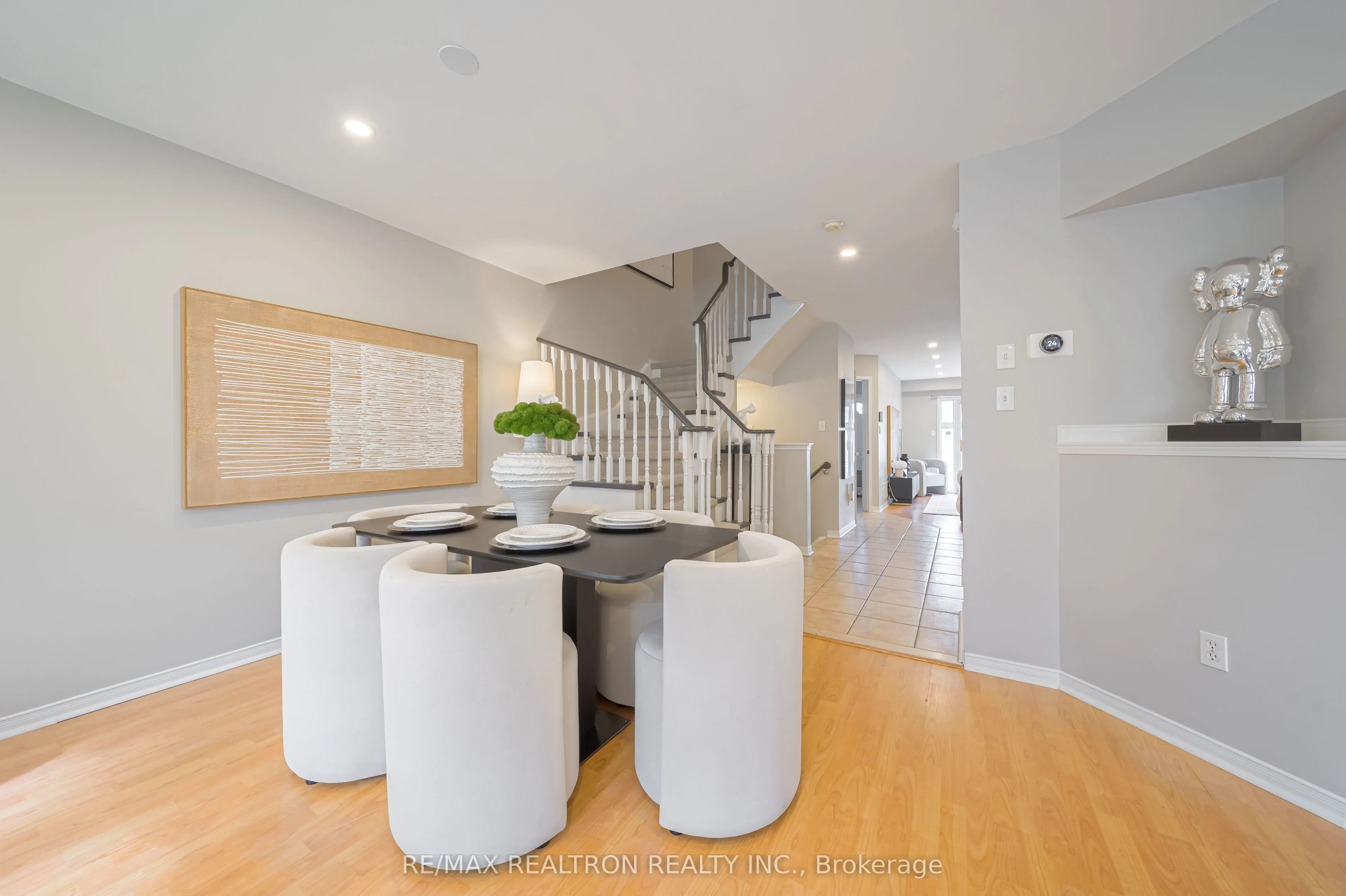 195 Equator Crescent