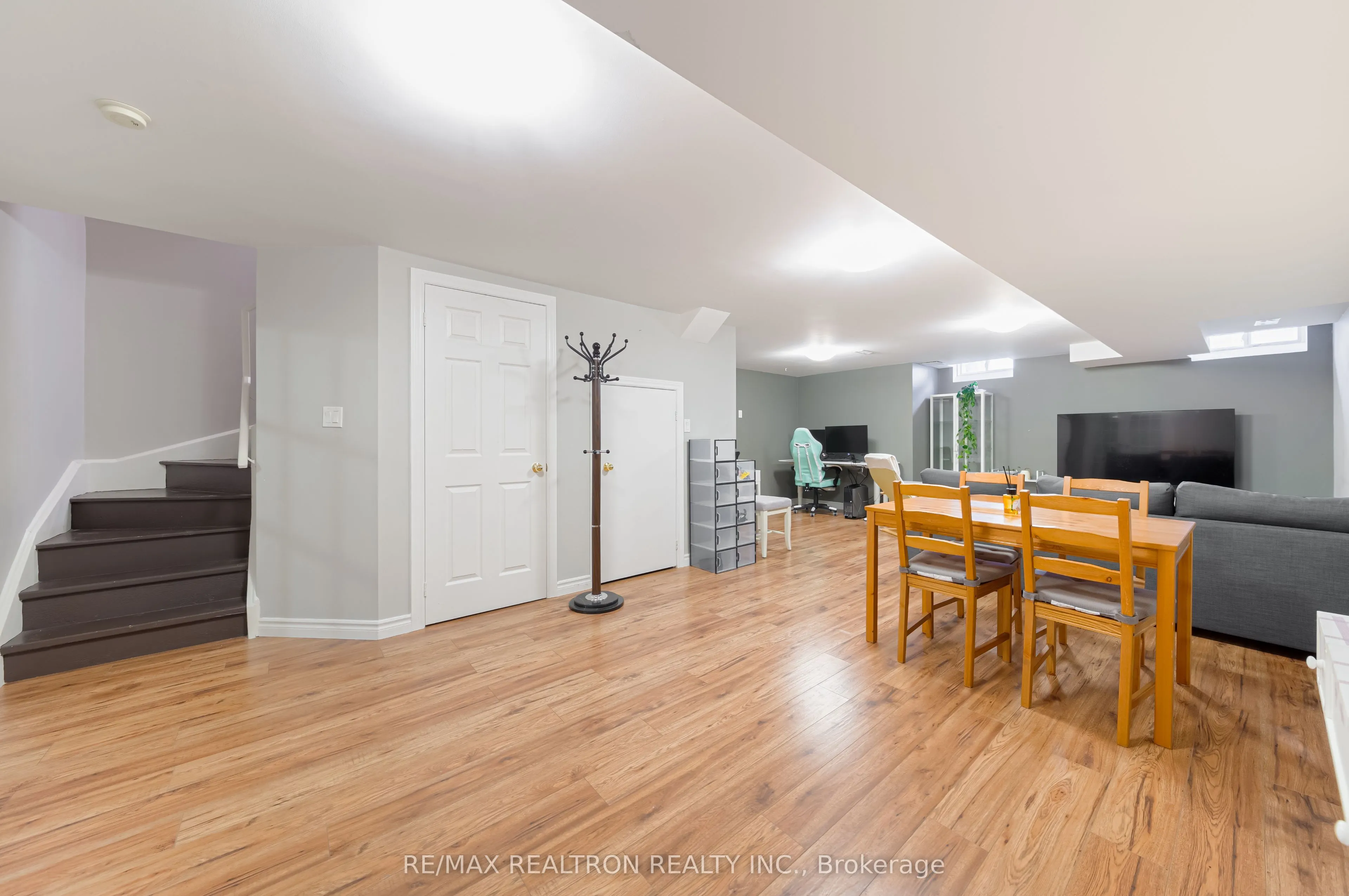 195 Equator Crescent