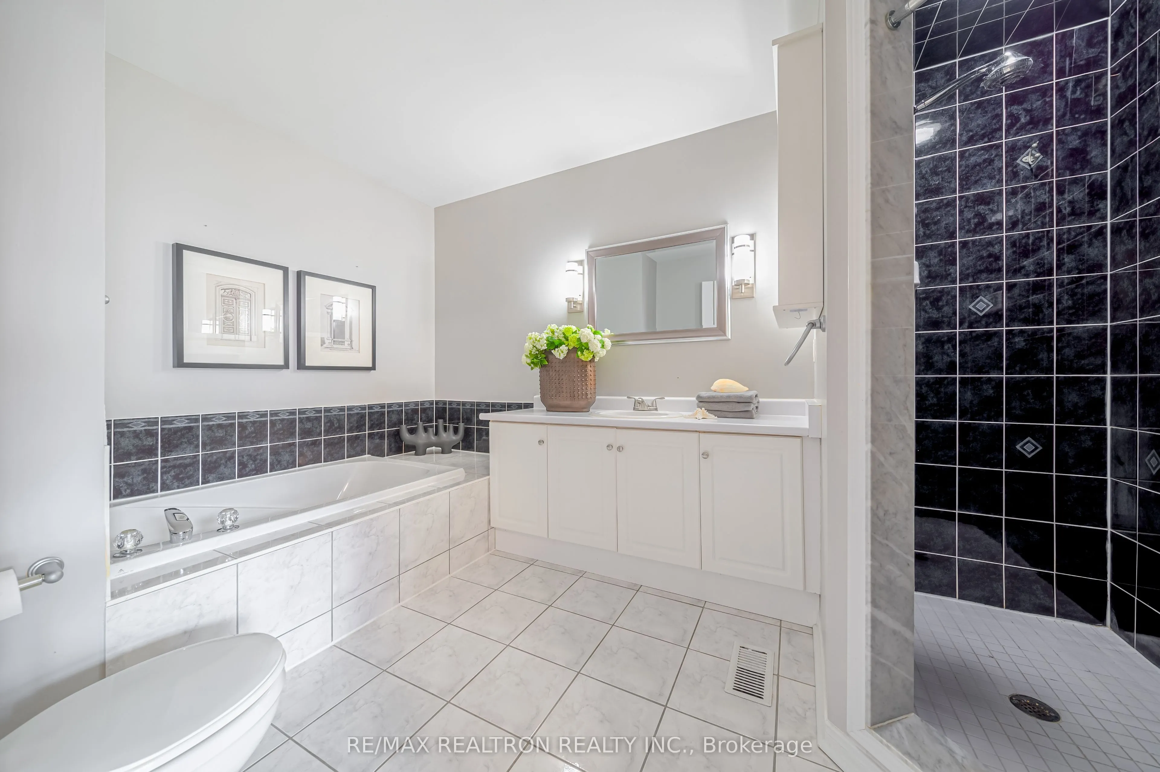 195 Equator Crescent