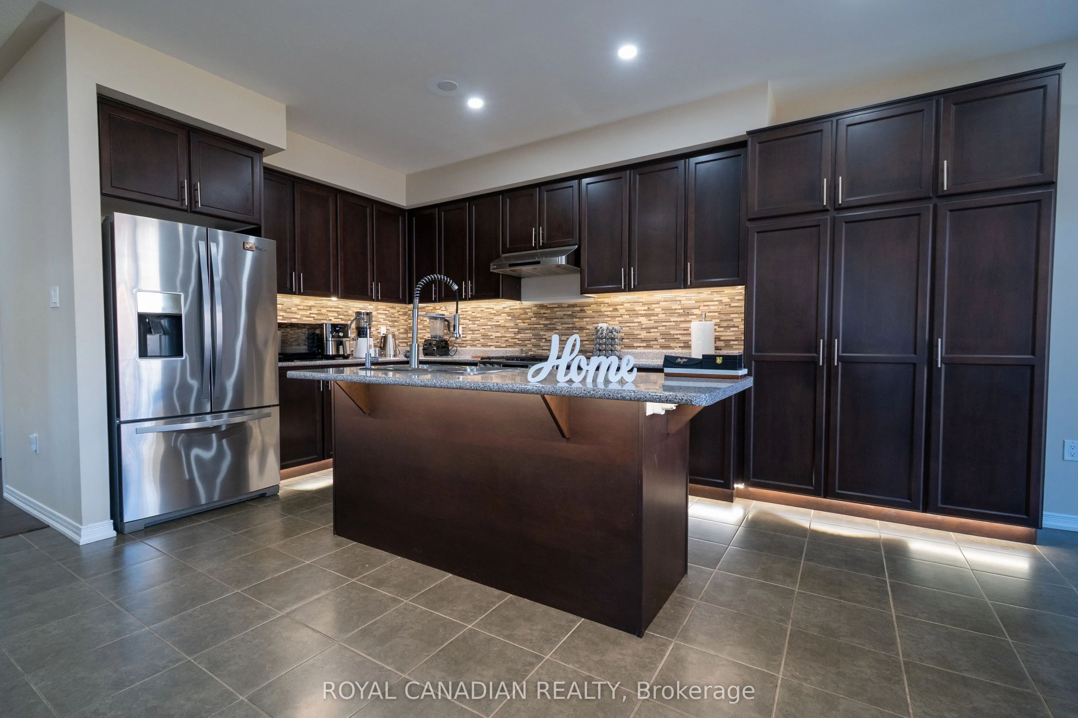 213 Richardson Crescent