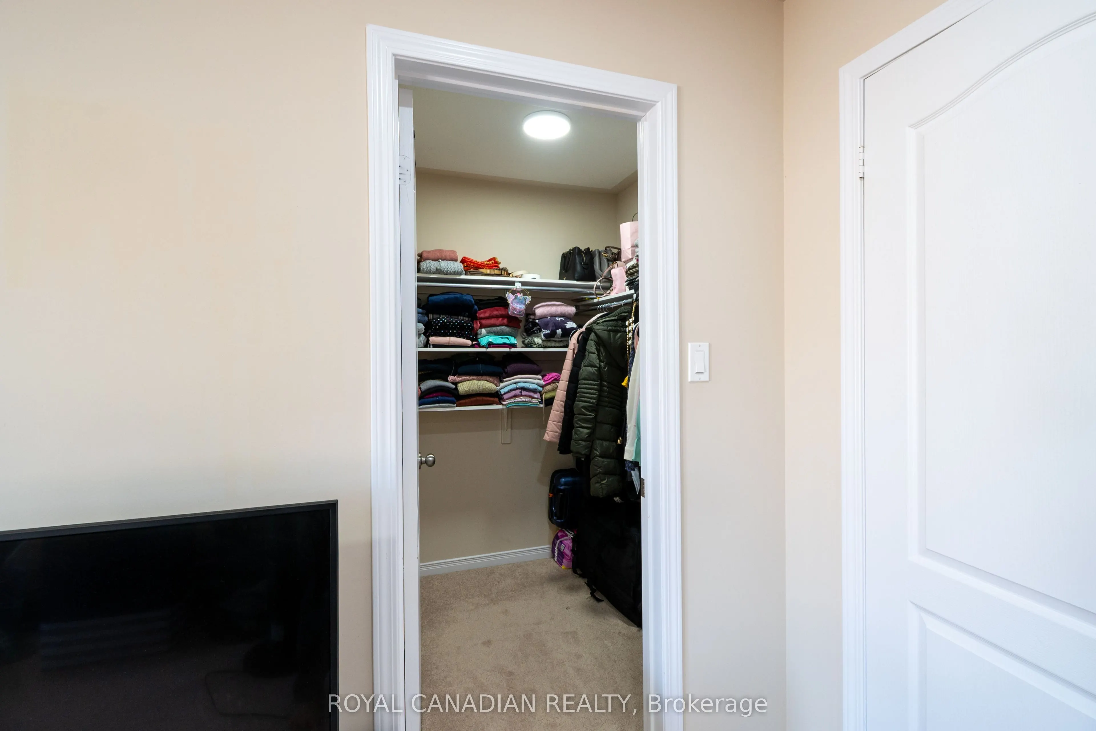 213 Richardson Crescent