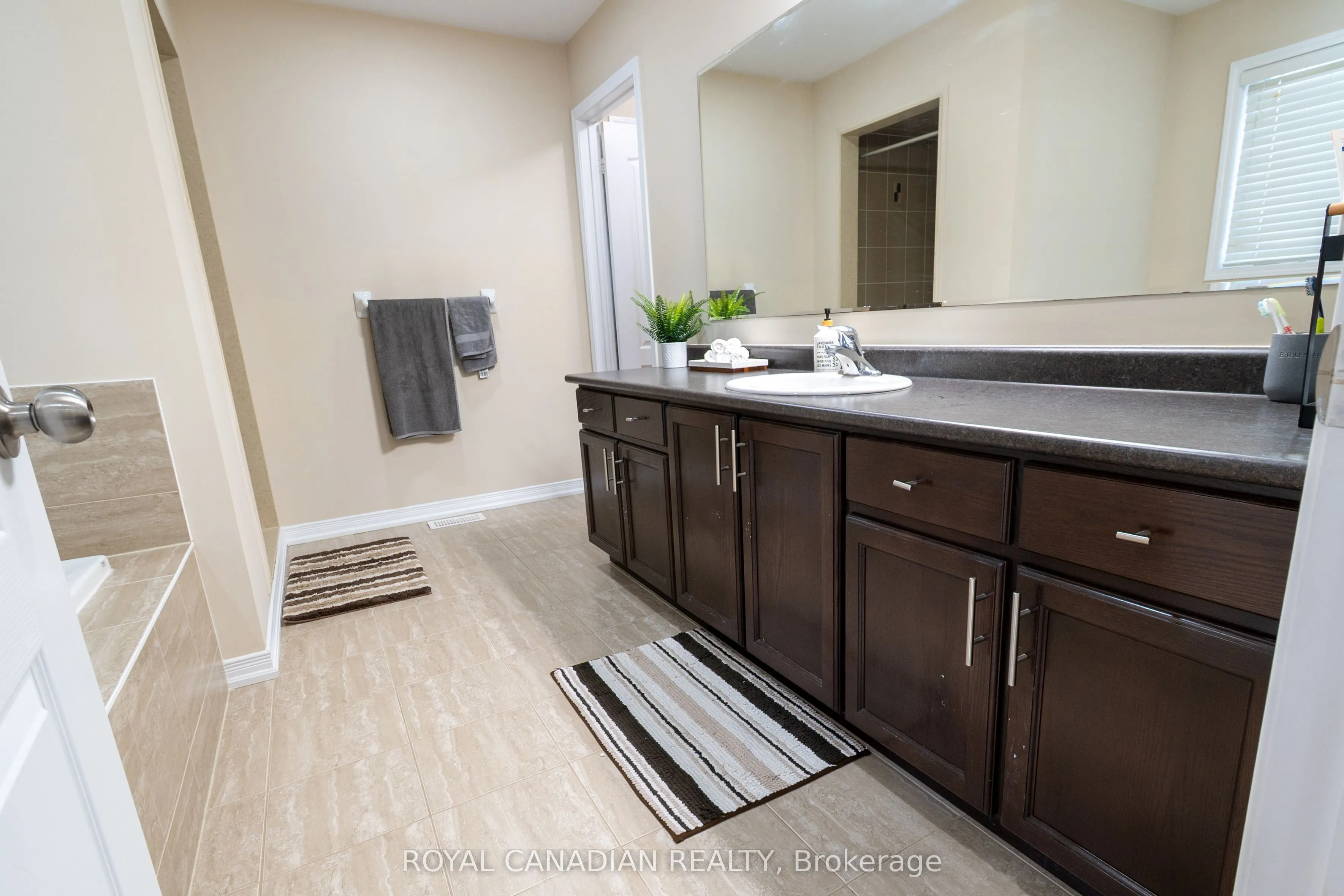 213 Richardson Crescent