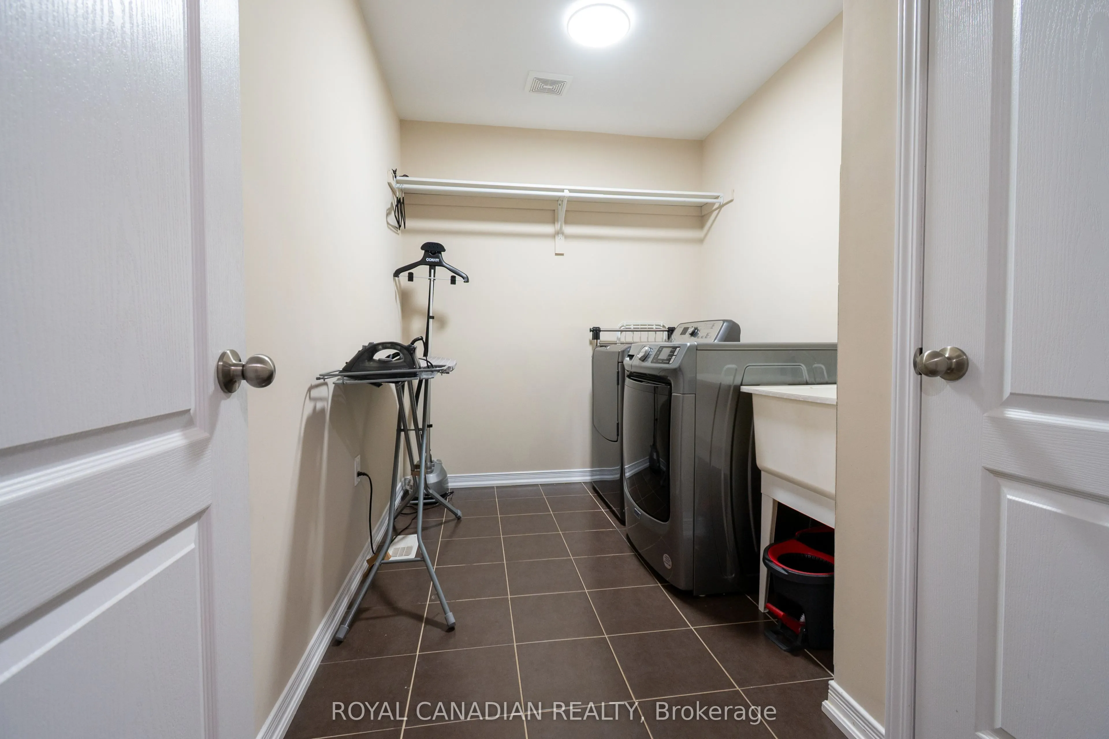 213 Richardson Crescent