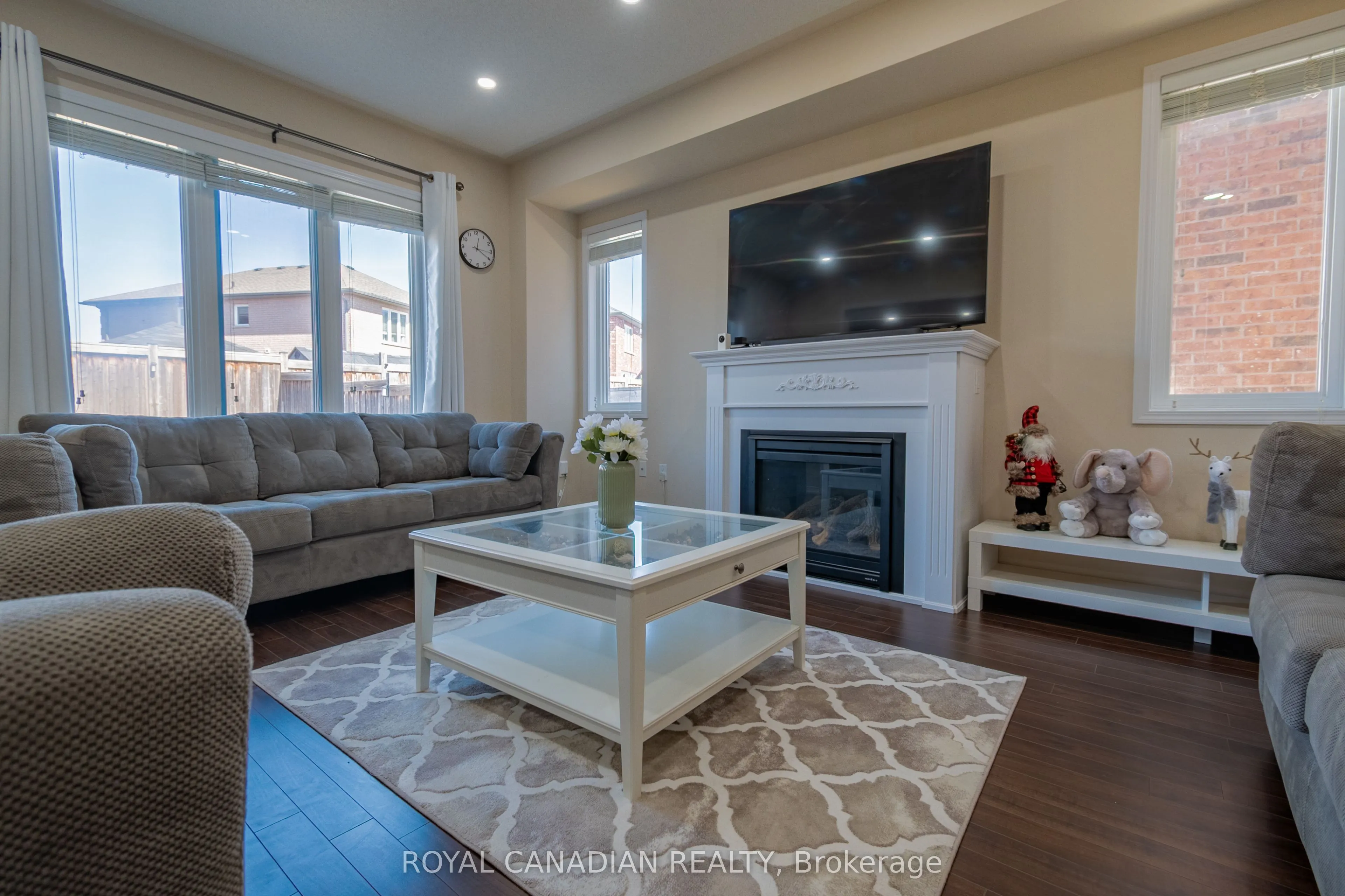 213 Richardson Crescent