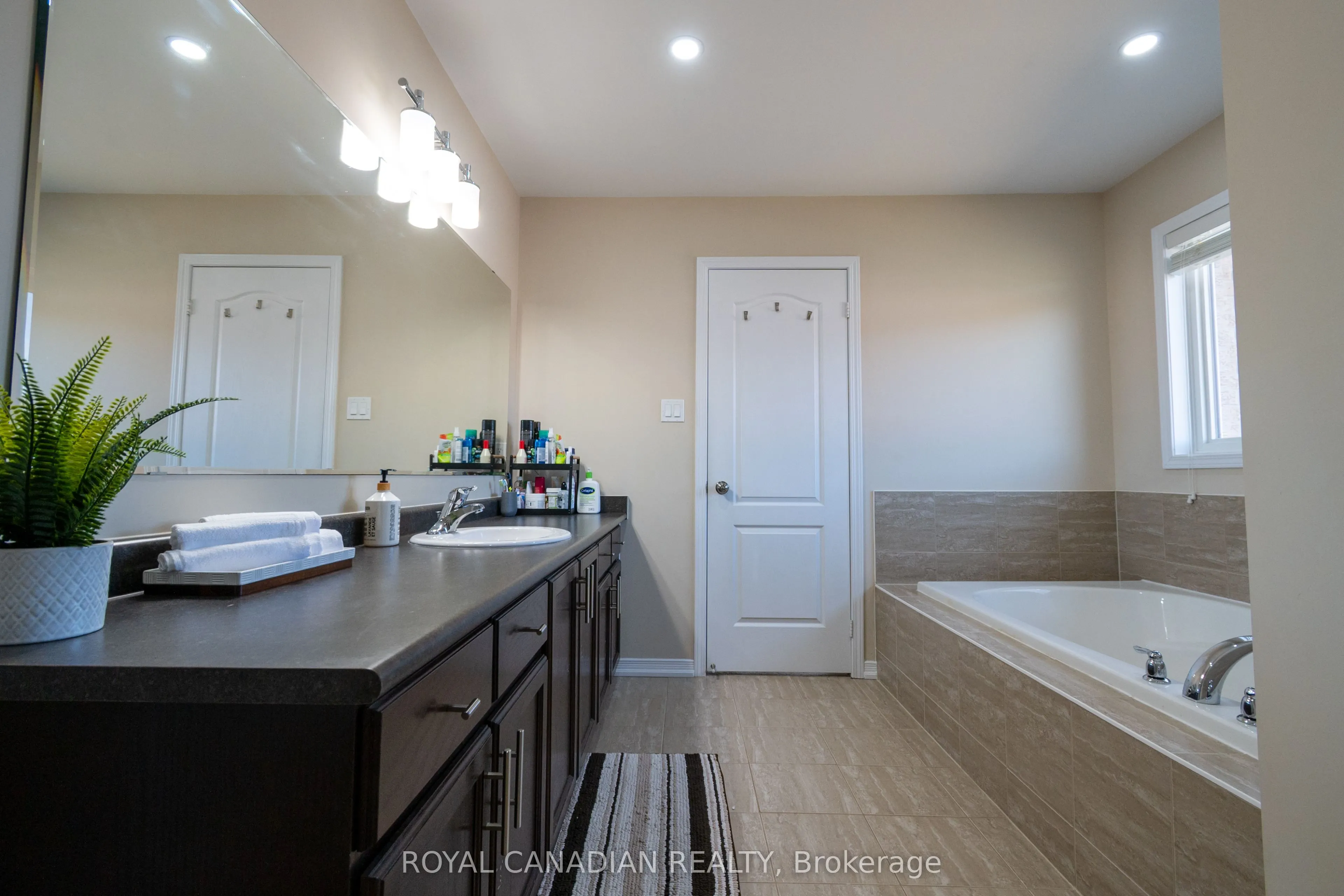 213 Richardson Crescent