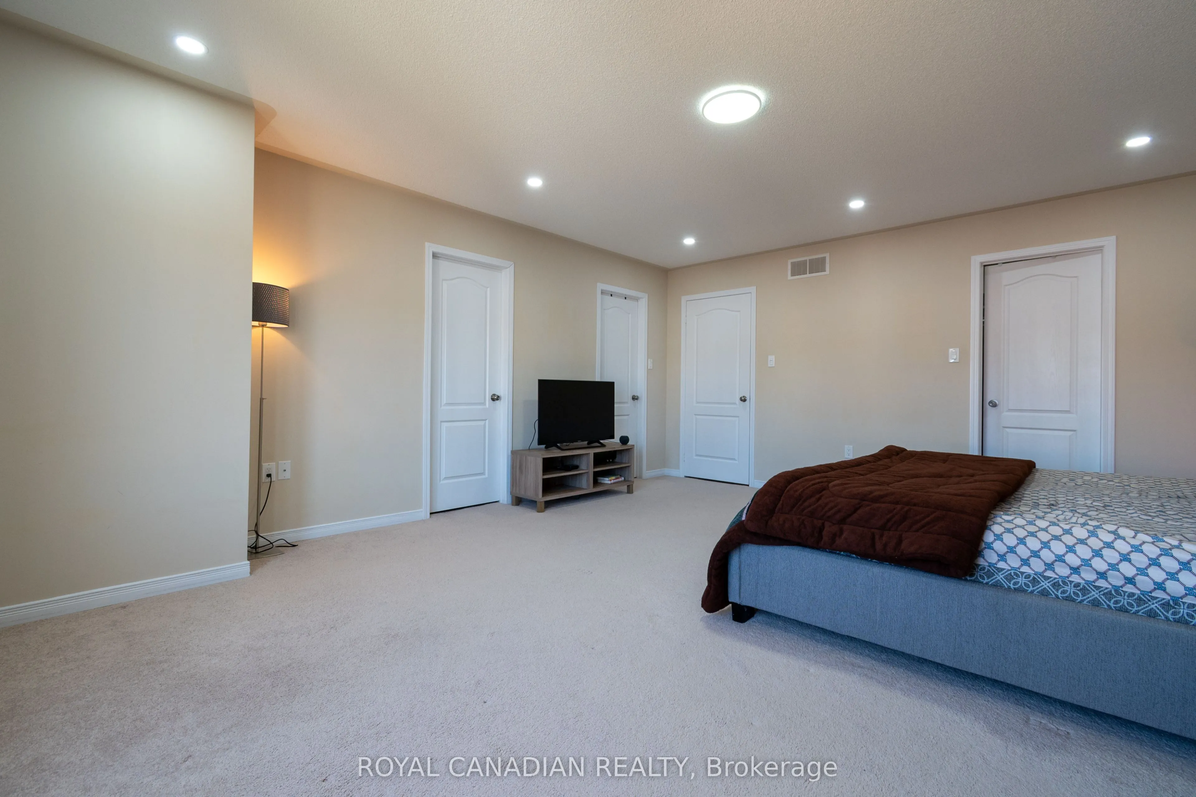 213 Richardson Crescent