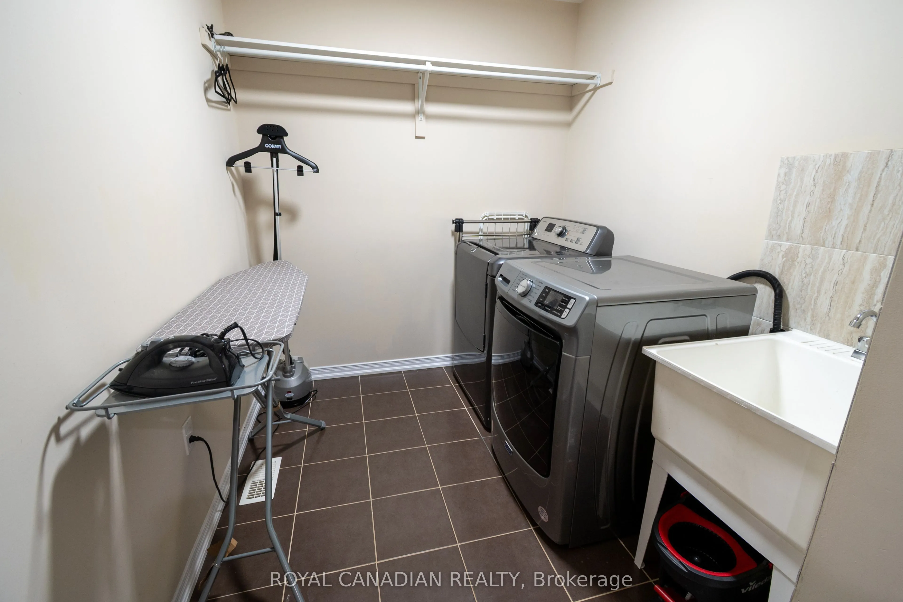 213 Richardson Crescent