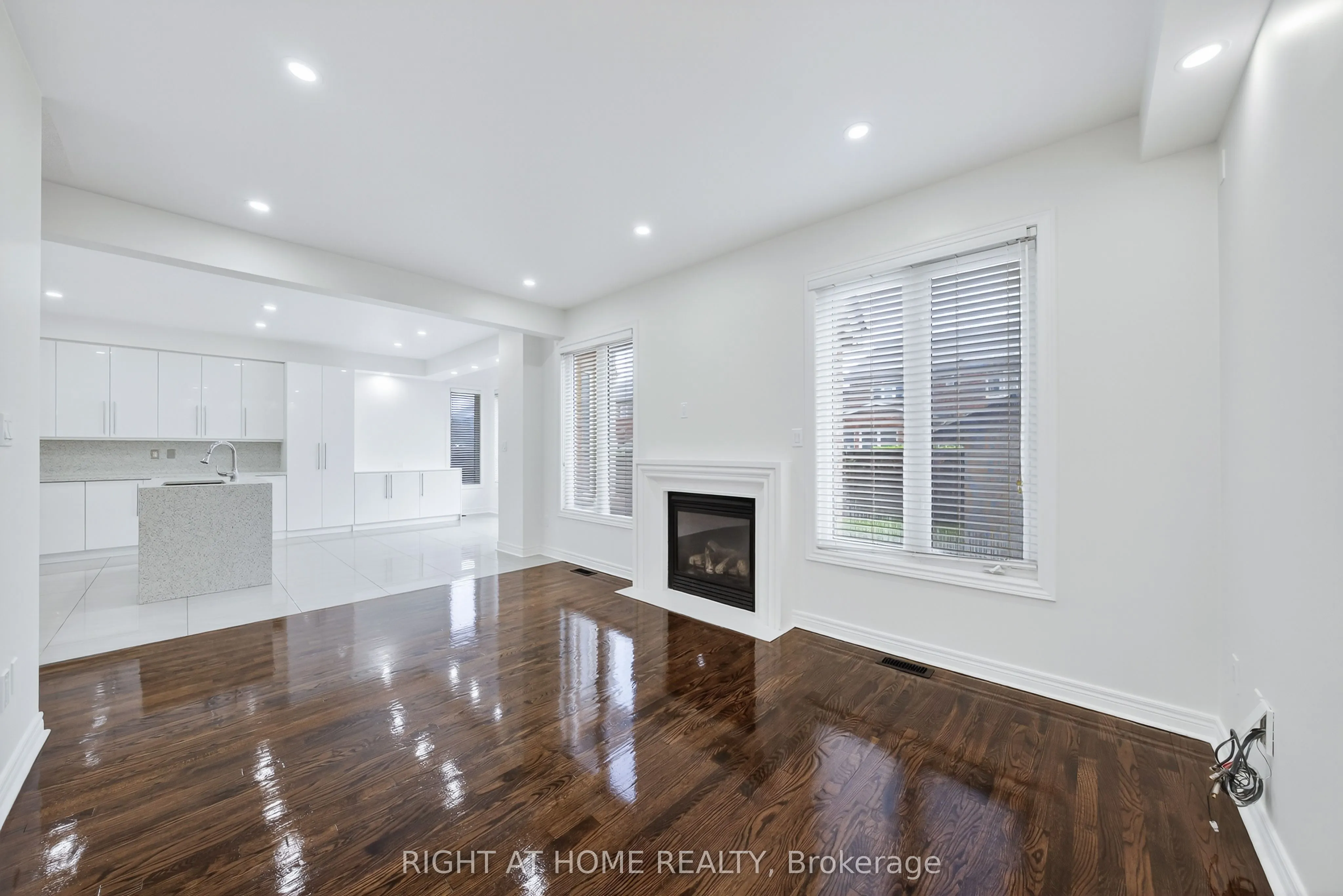 193 Blue Dasher Boulevard