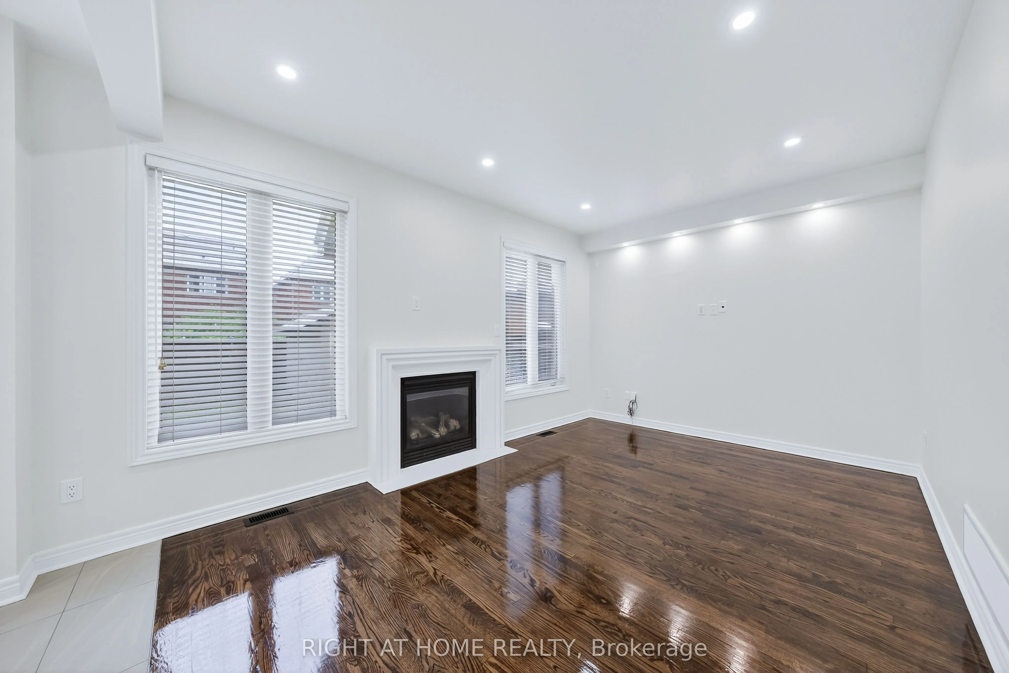 193 Blue Dasher Boulevard