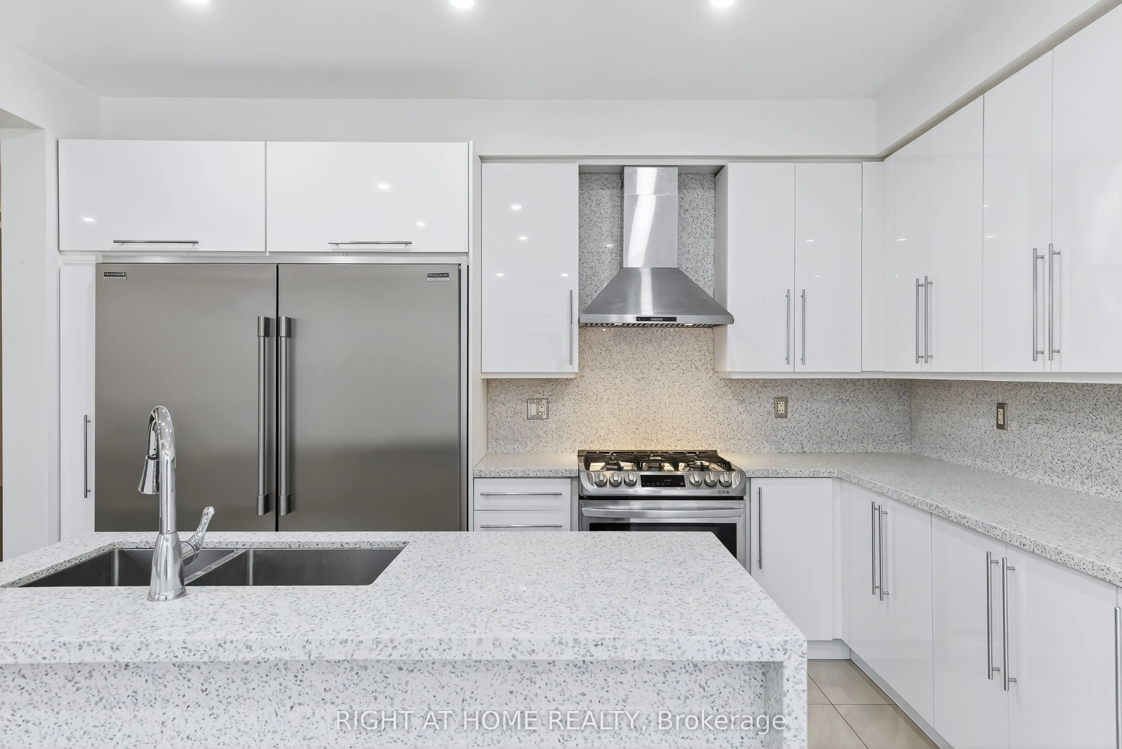 193 Blue Dasher Boulevard