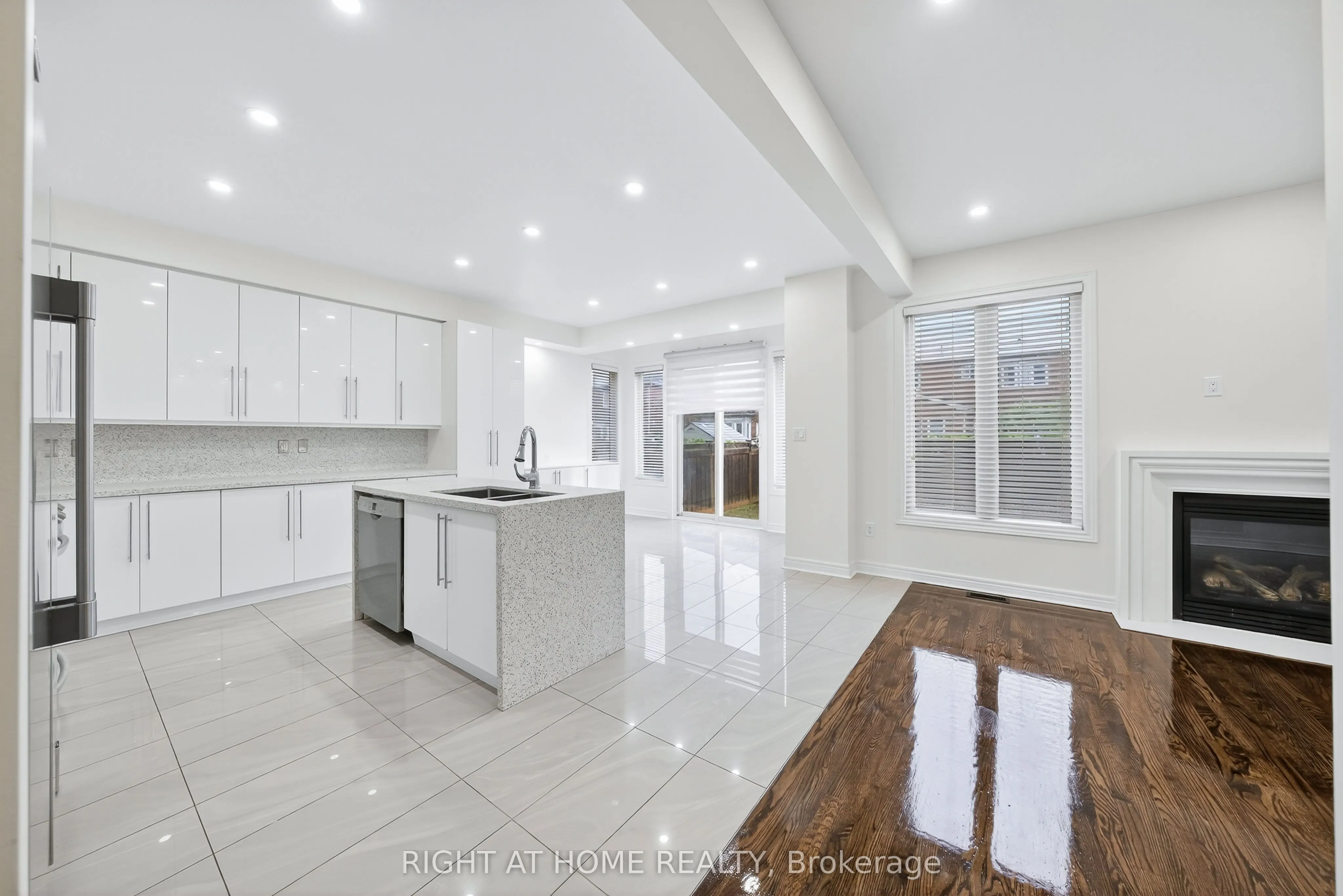 193 Blue Dasher Boulevard