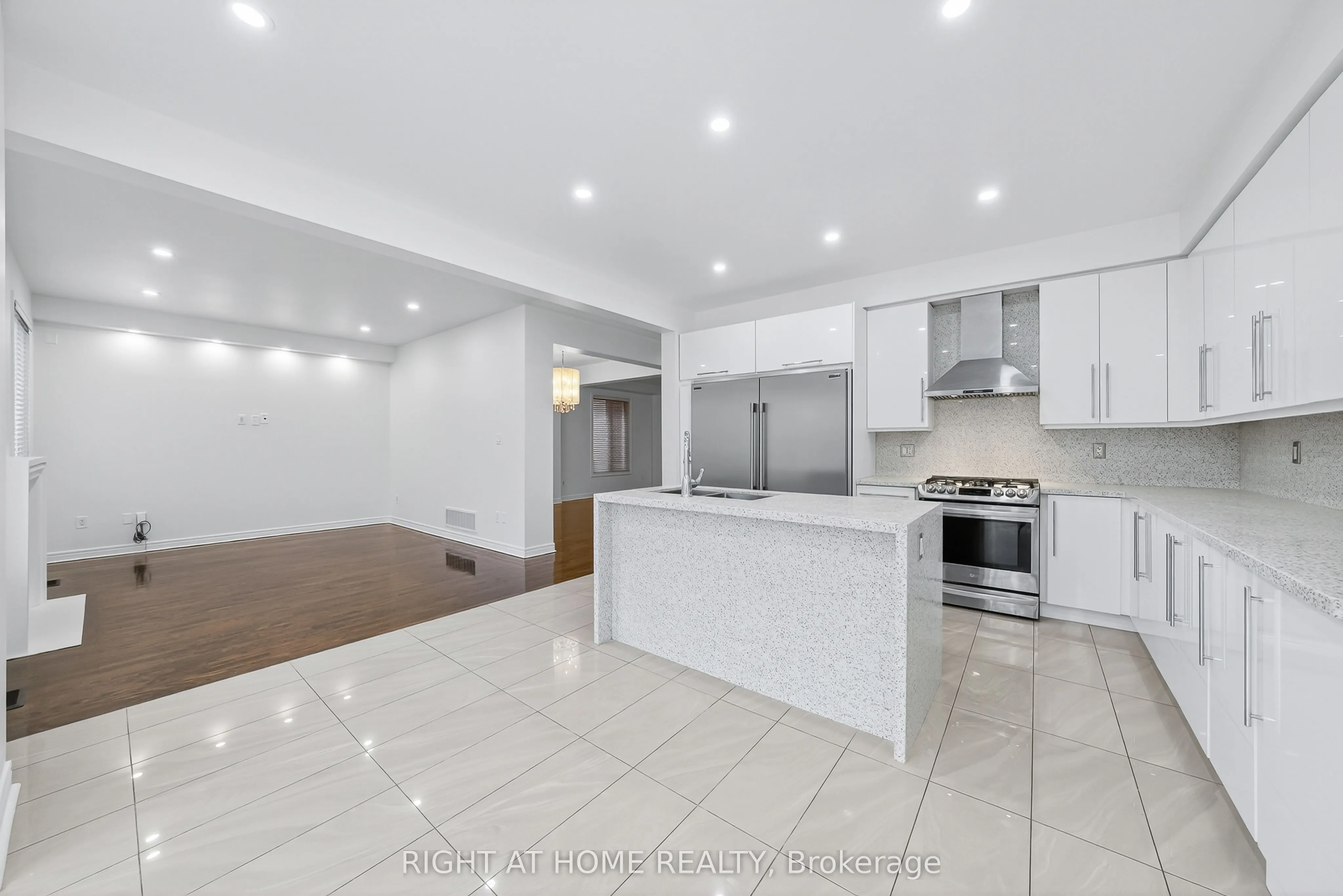 193 Blue Dasher Boulevard