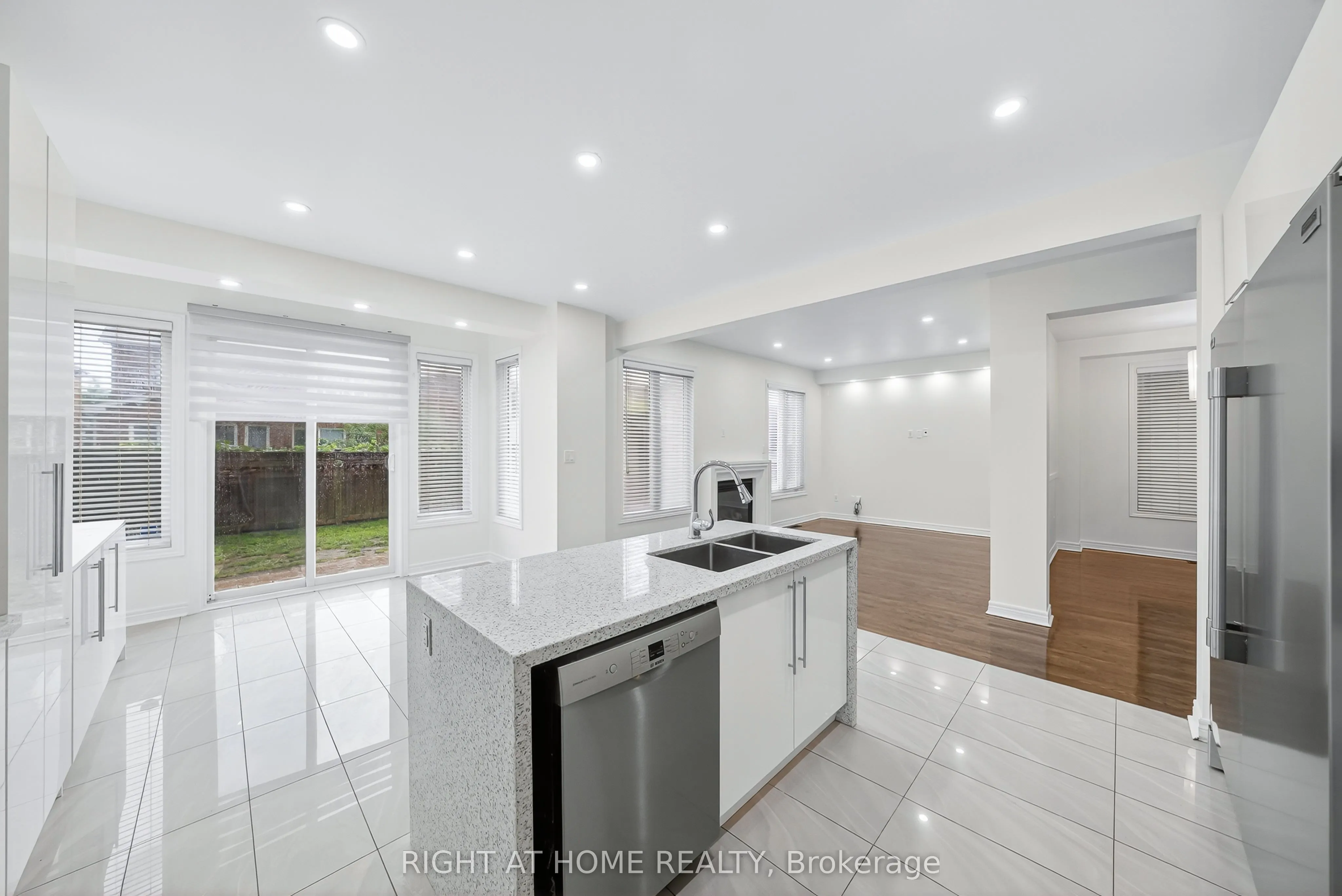 193 Blue Dasher Boulevard