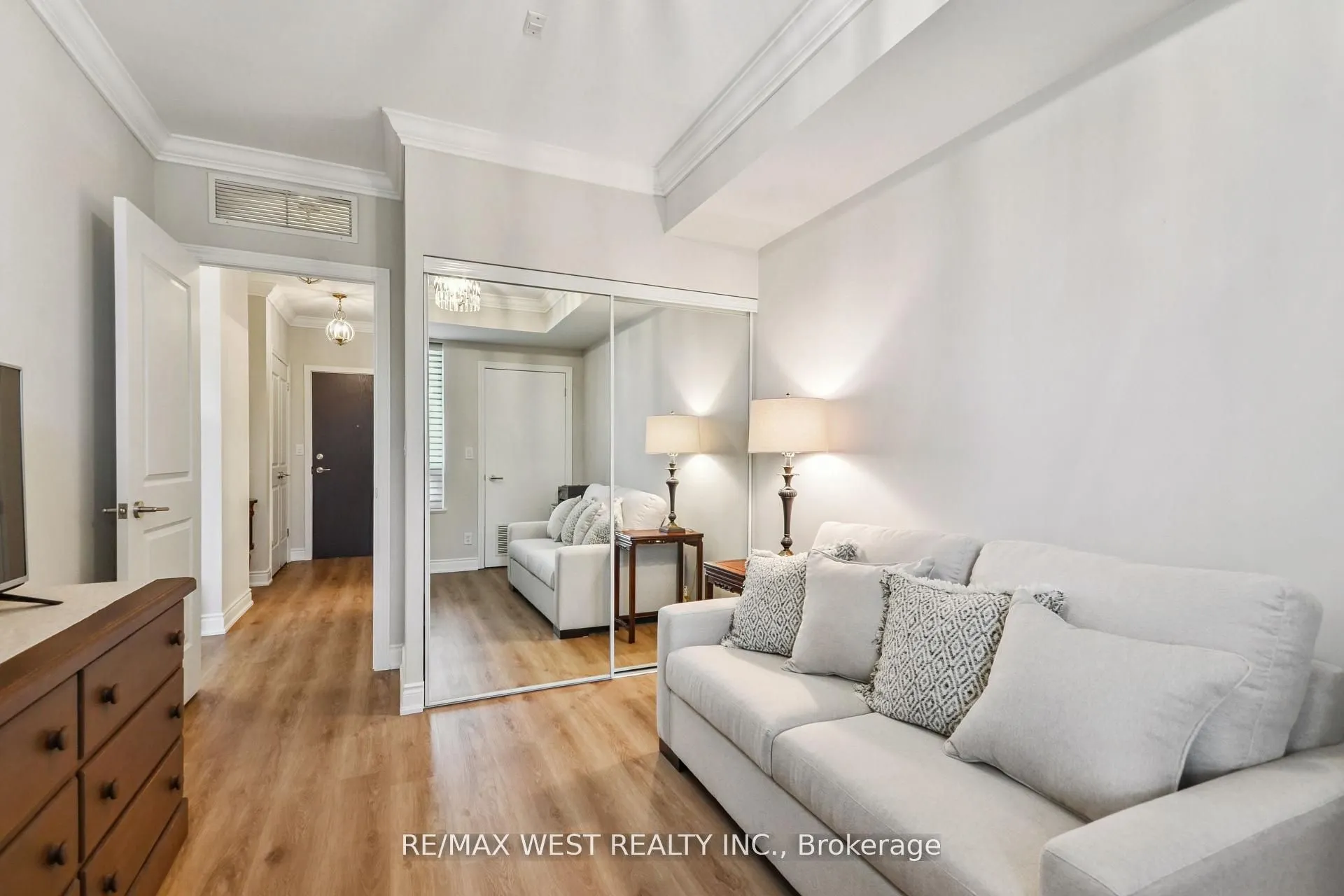 281 Woodbridge Avenue, #321