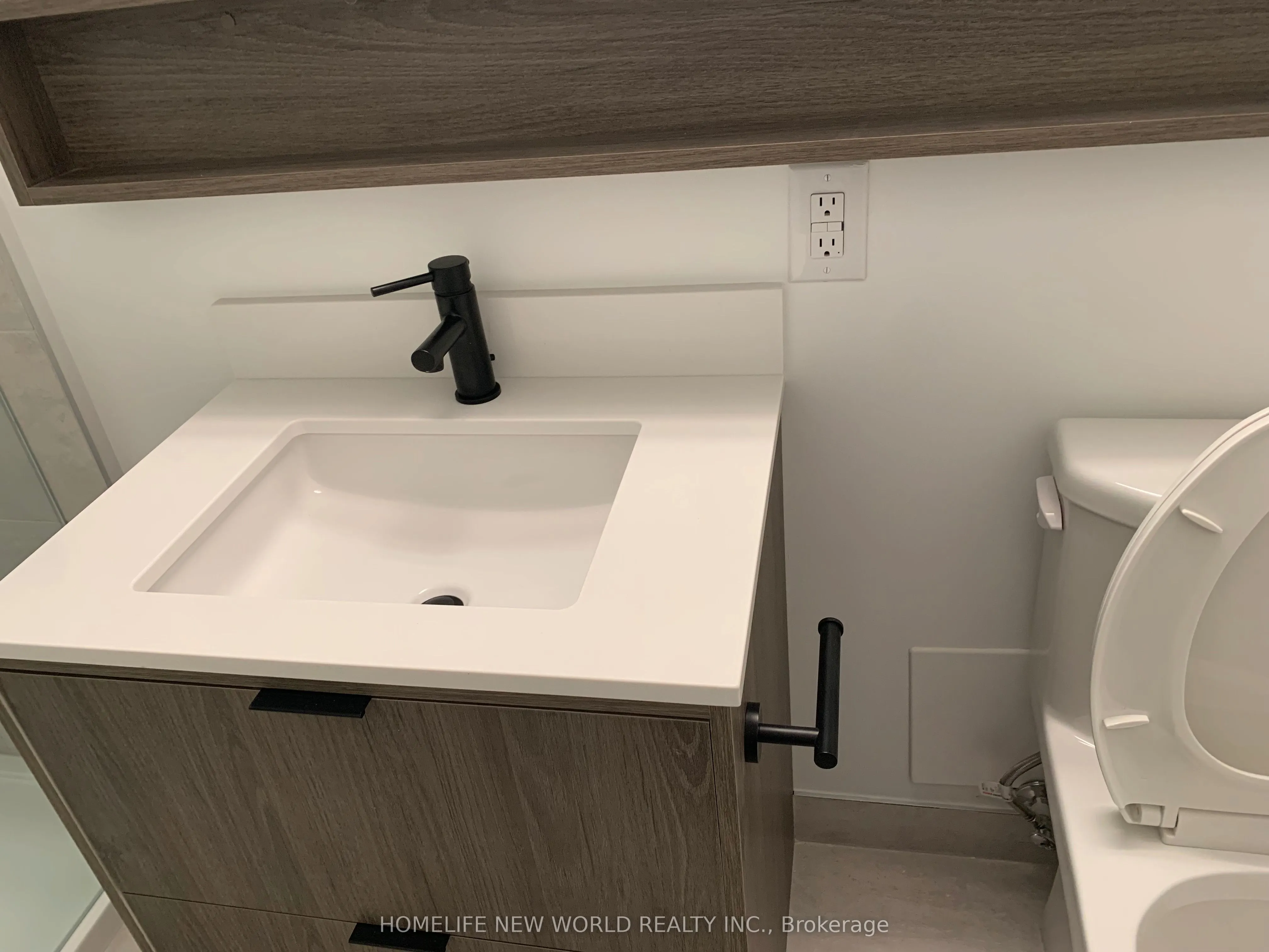 8888 Yonge Street, #207