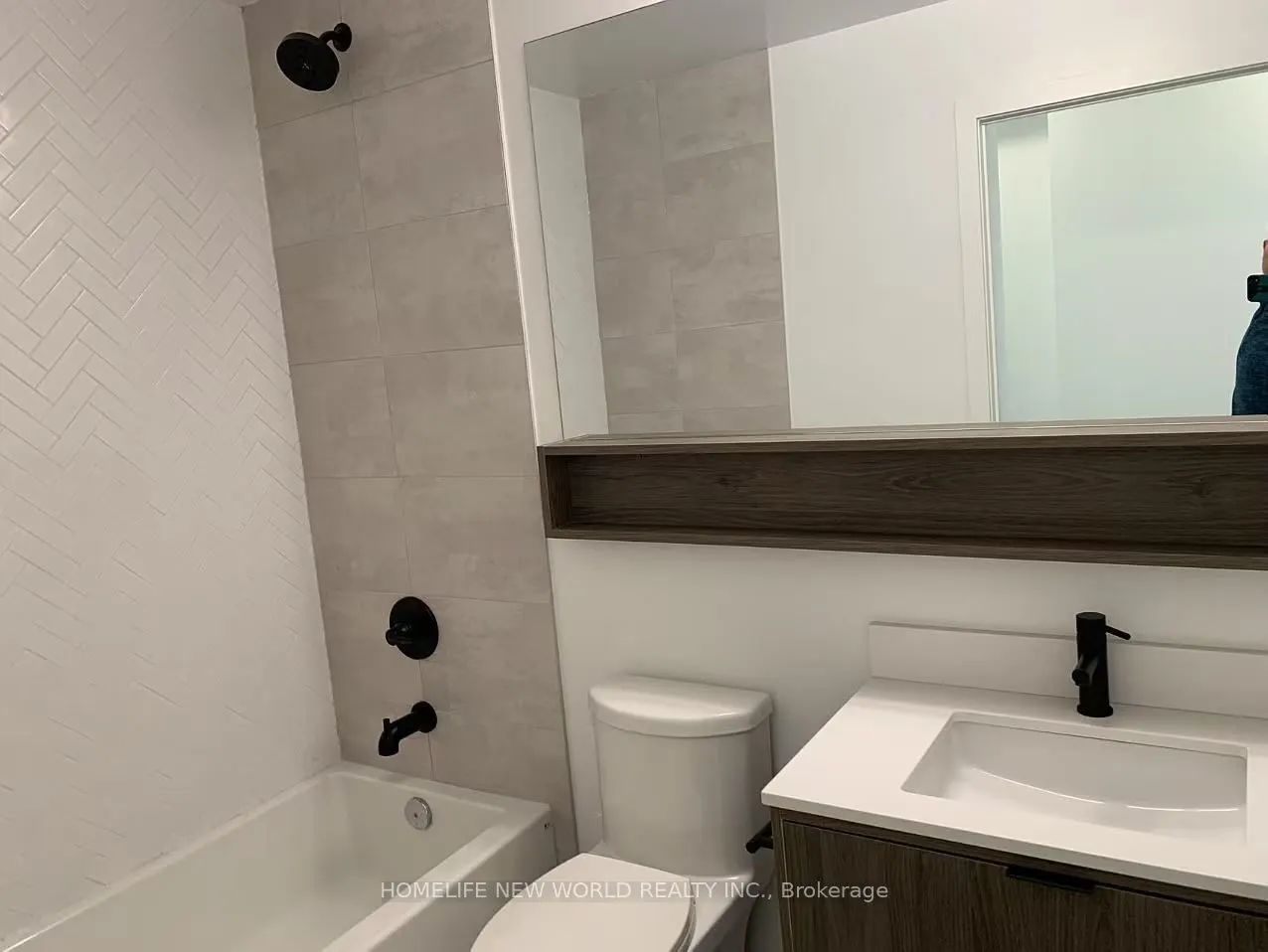 8888 Yonge Street, #207