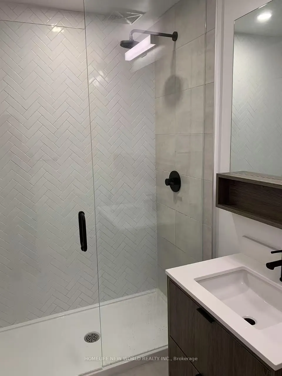 8888 Yonge Street, #207