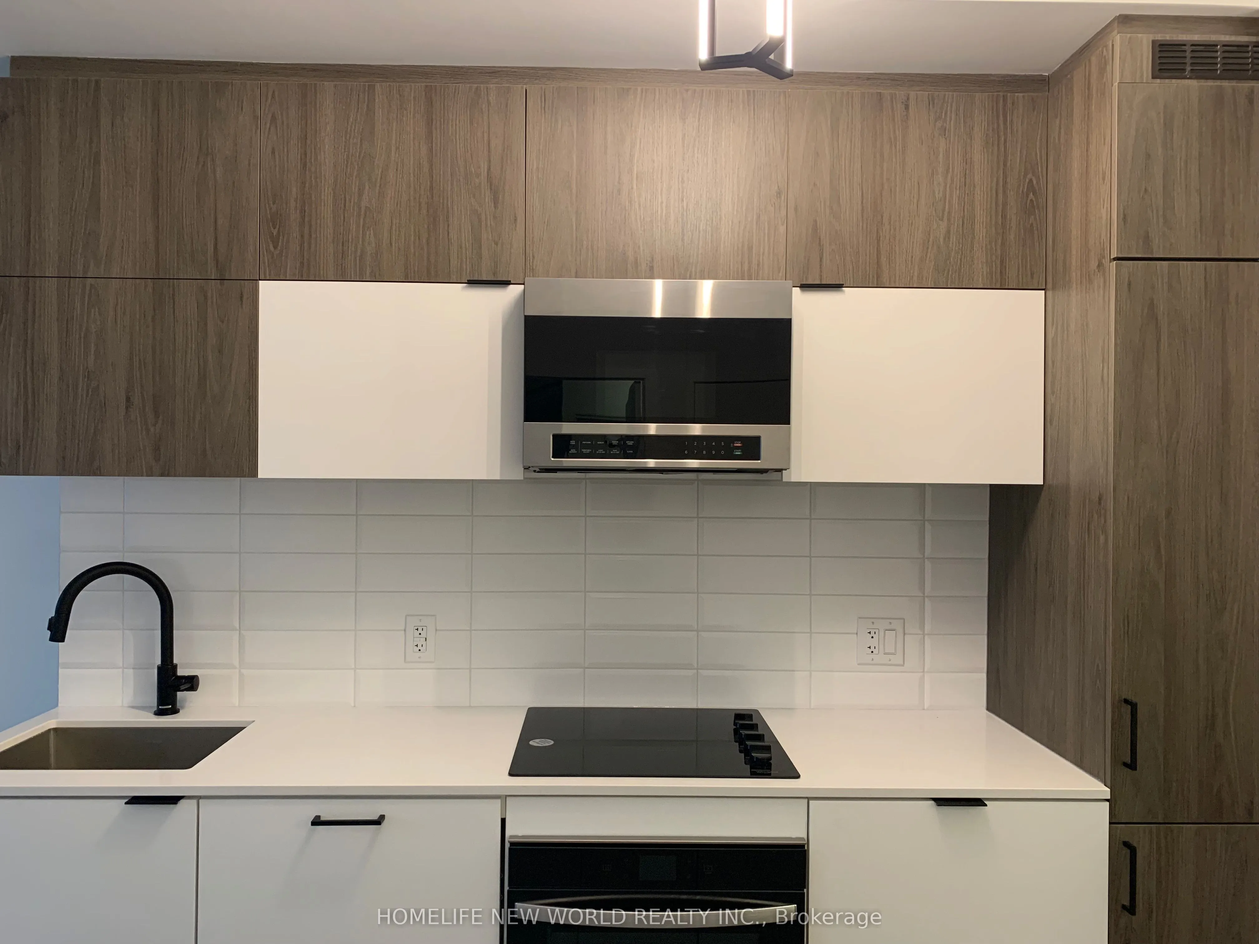 8888 Yonge Street, #207