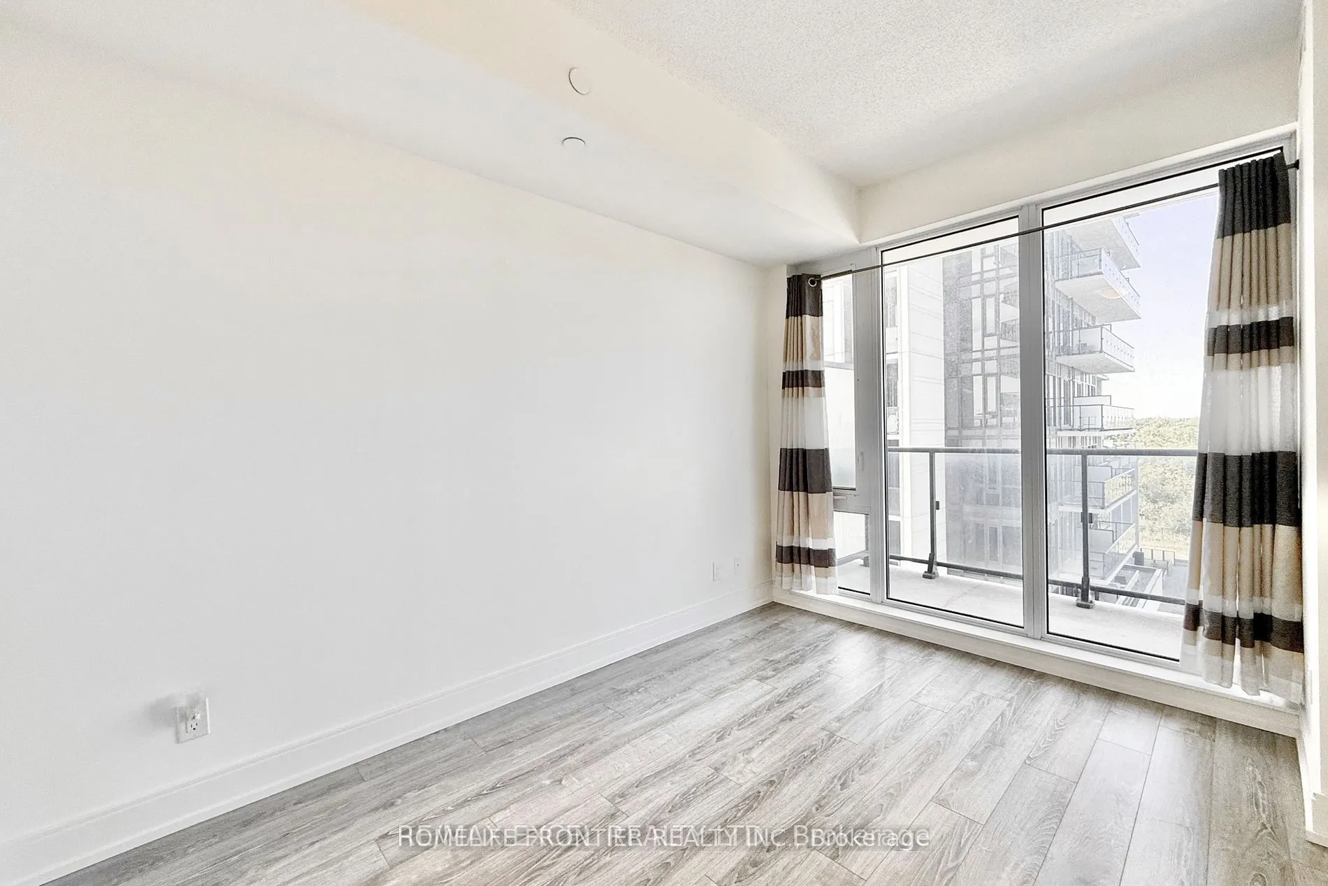 9600 Yonge Street, #606