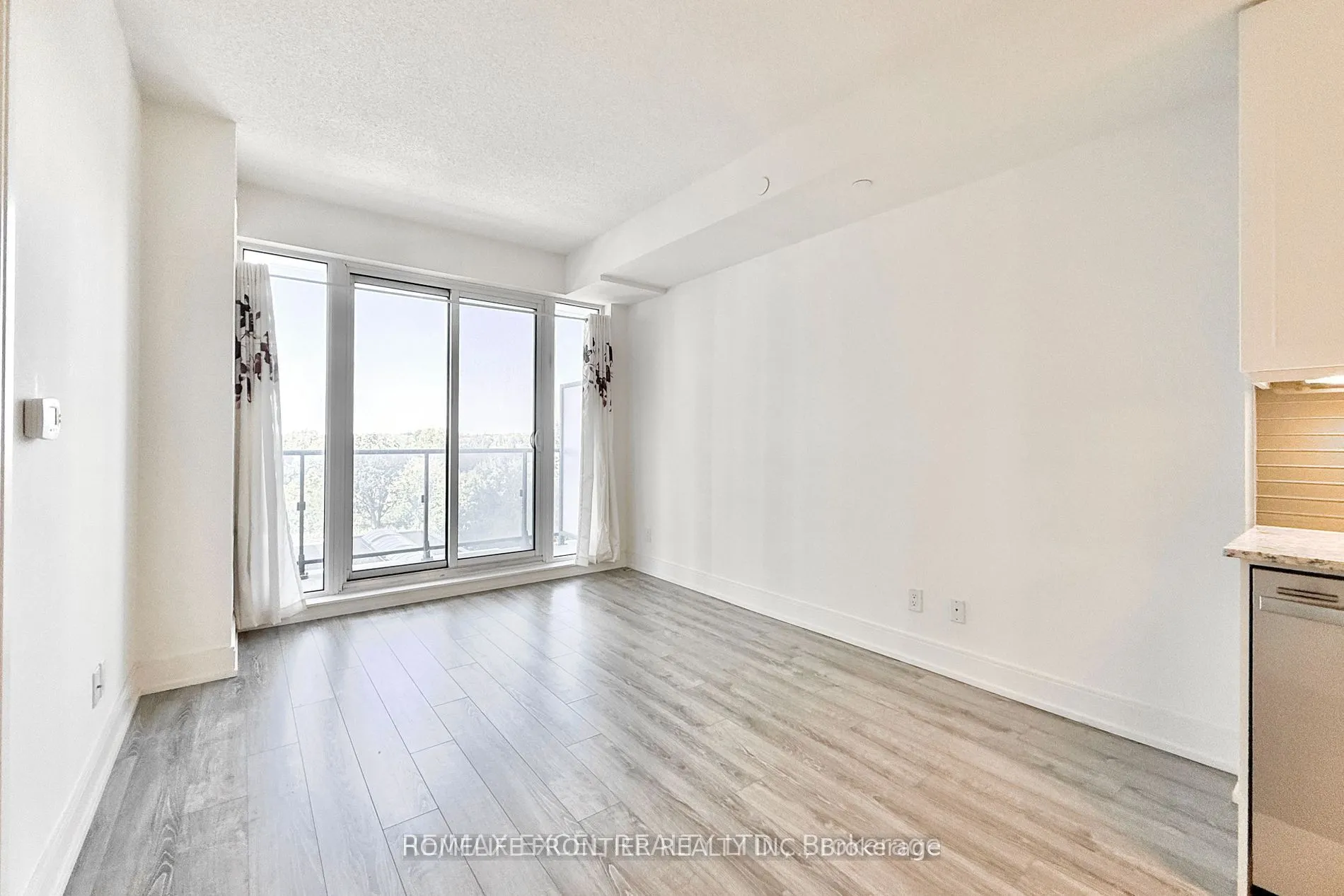 9600 Yonge Street, #606