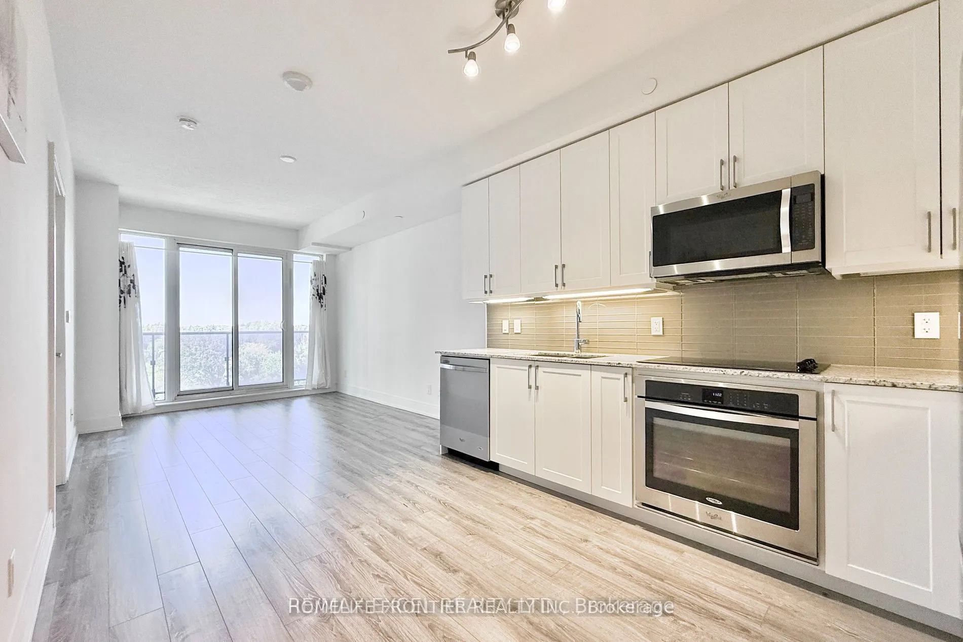 9600 Yonge Street, #606