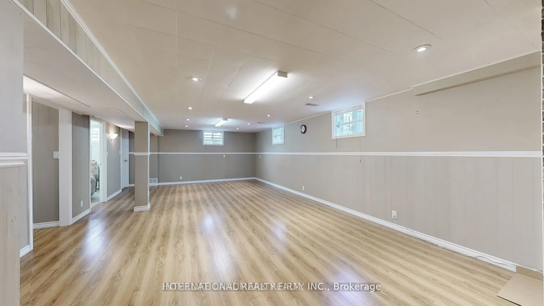 1093 Queensville Side Road