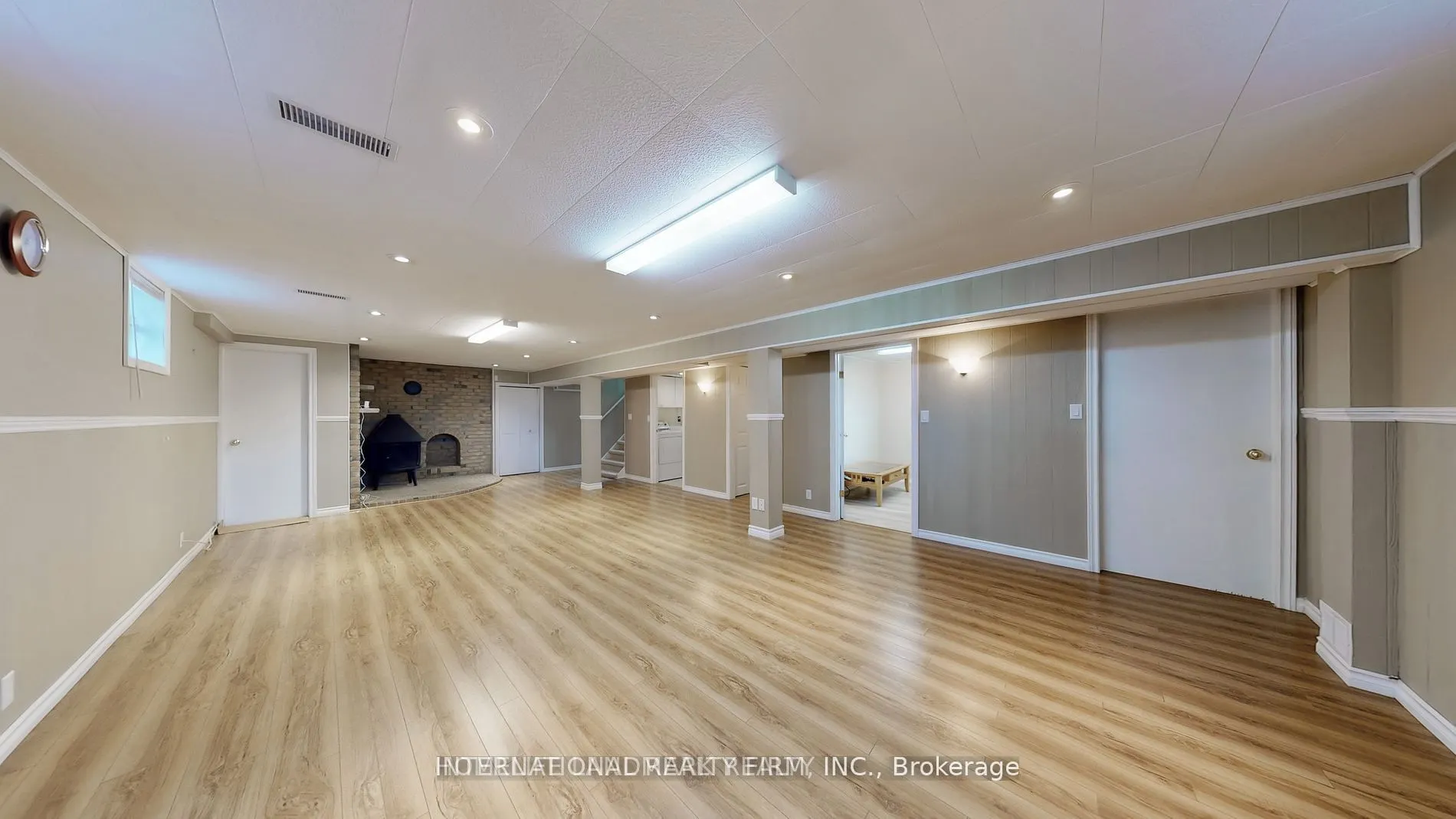 1093 Queensville Side Road