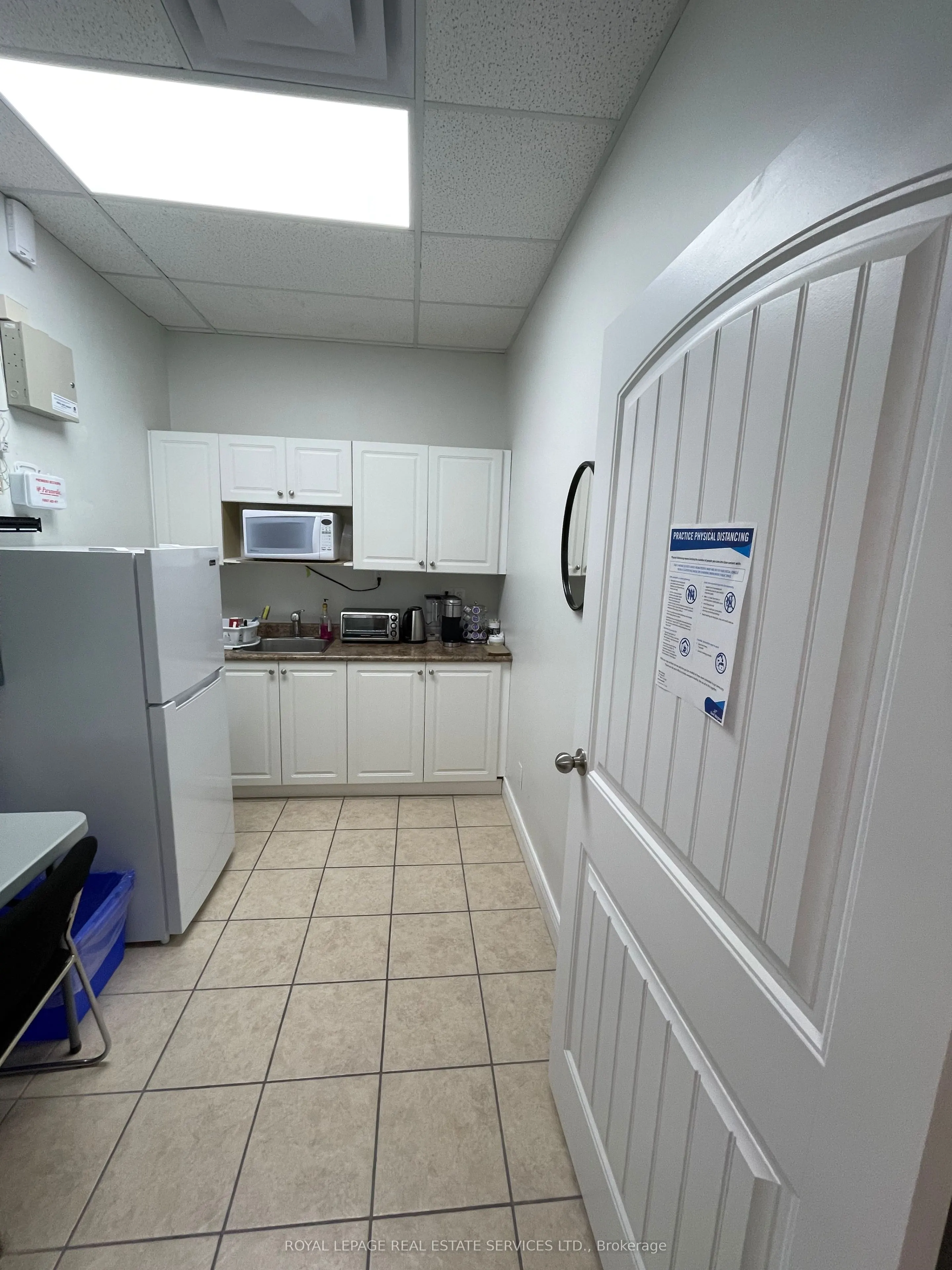 9140 Leslie Street, #411