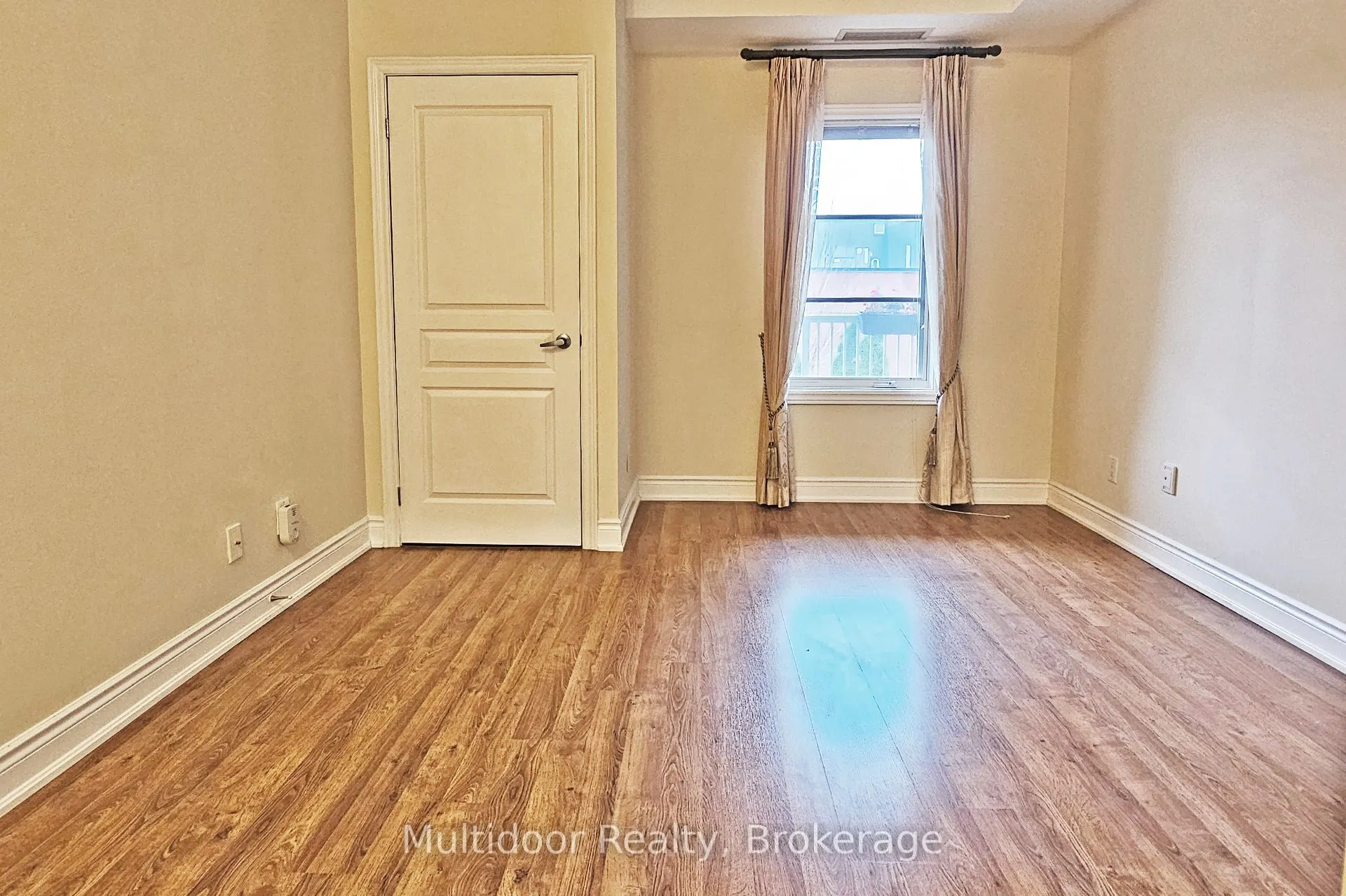 9901 KEELE Street, #203