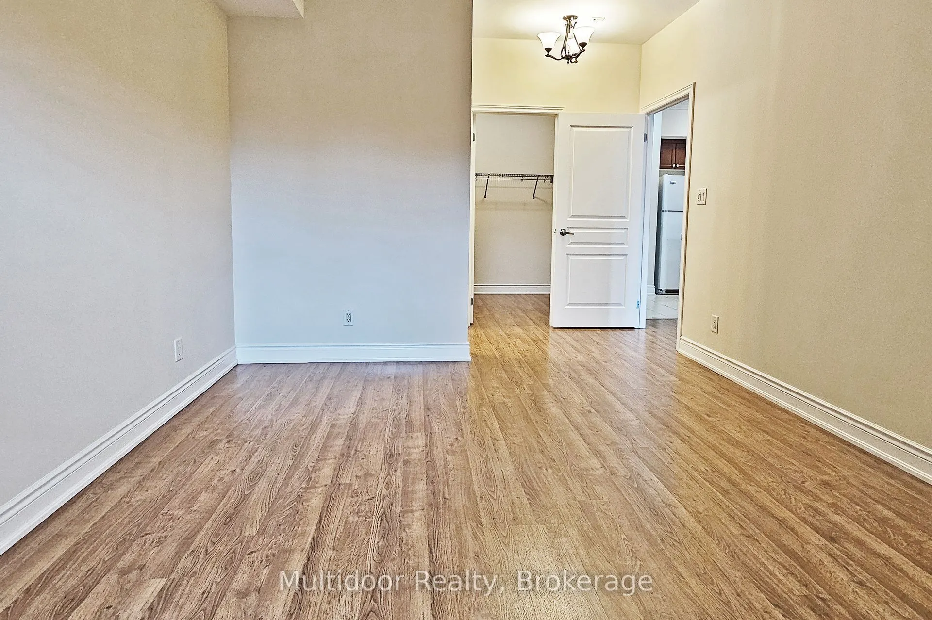 9901 KEELE Street, #203